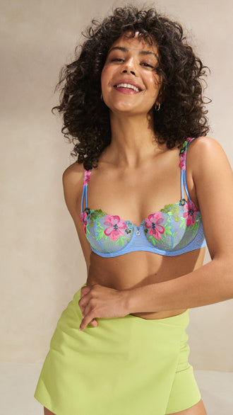 Serie Odilly von Marie Jo, bequeme T-Shirt-BHs, Blumenstickerei, transparenter Bügel-BH, sexy BH, cooler BH, Träger zeigen, pastellblauer BH, zarter Damen-BH, feminine Unterwäsche, modische Damenunterwäsche, bequeme Unterwäsche, sommerliche Damen-BH