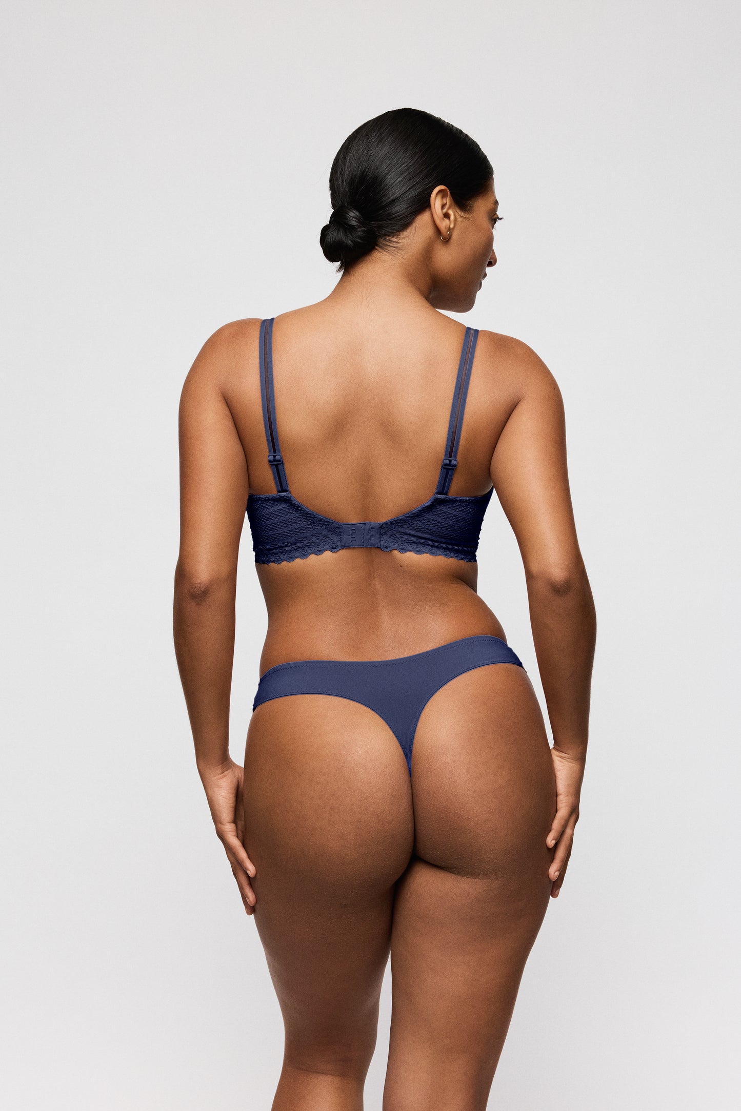 TWIST SIDE String