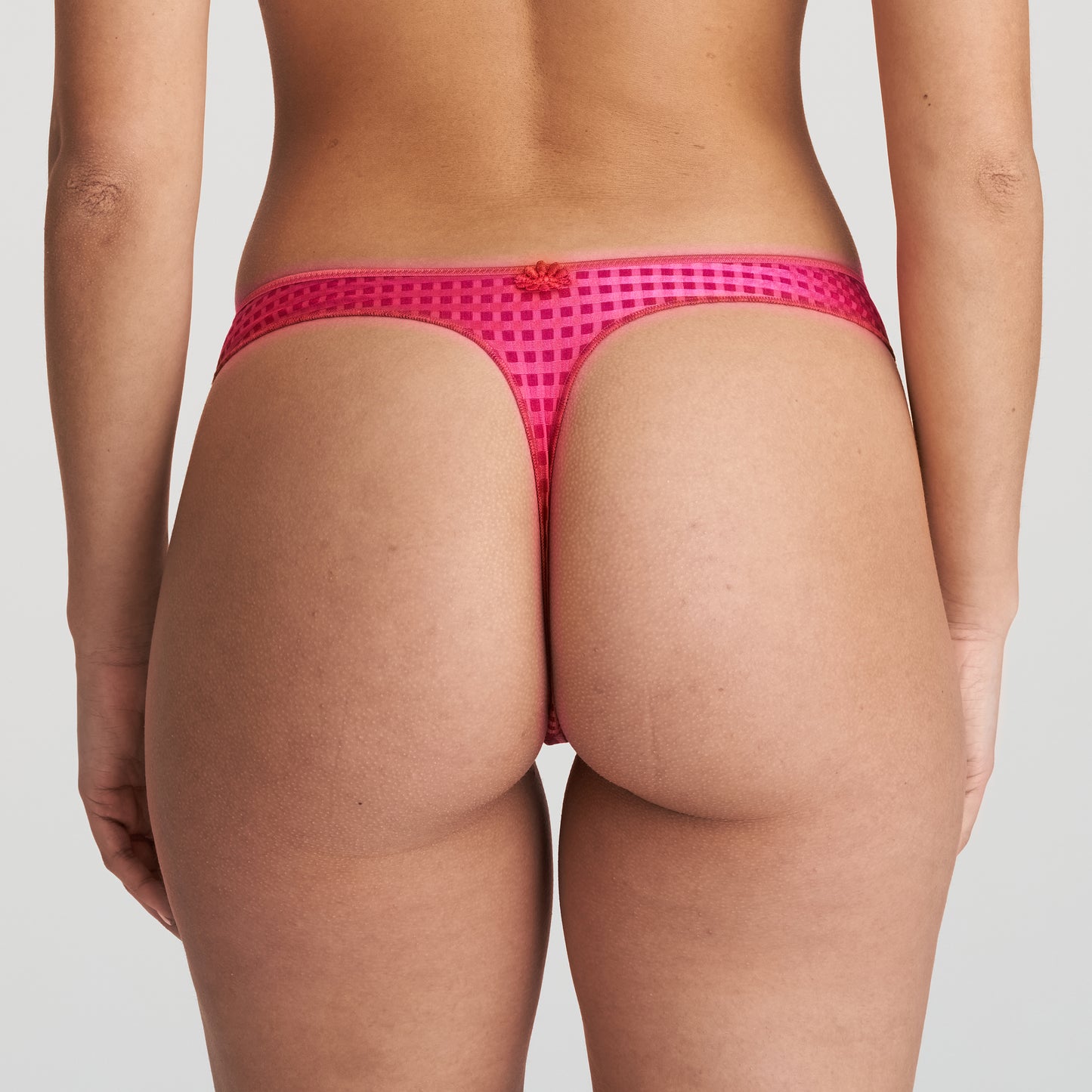 AVERO String (Electric Pink)