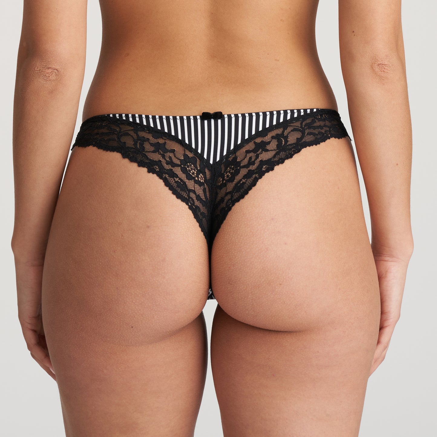 SYDNY String (Tuxedo Black)