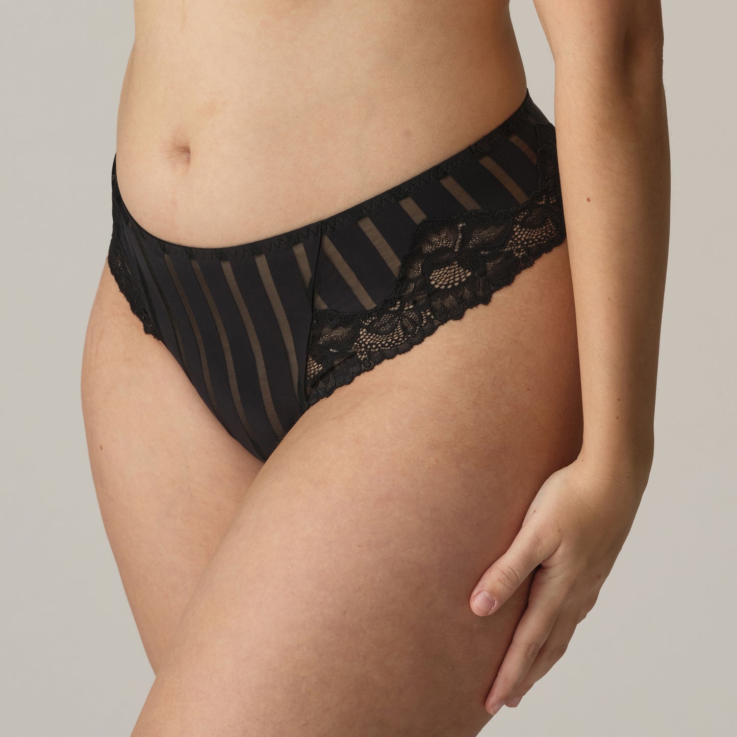 MALDIVES String (Schwarz)