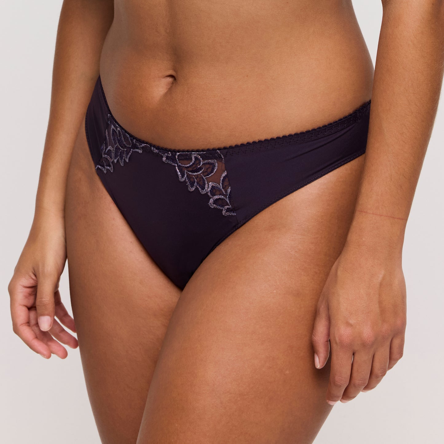 DEAUVILLE String (Amethyst Gem) 38