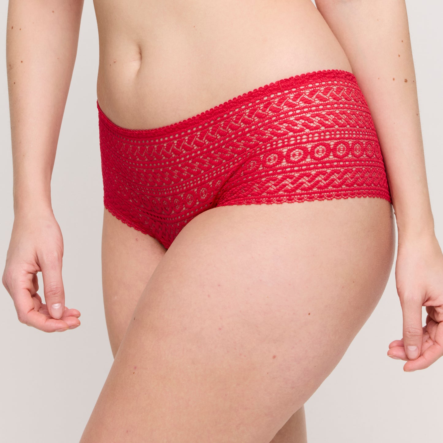 MONTARA Luxus String (True Red) 38