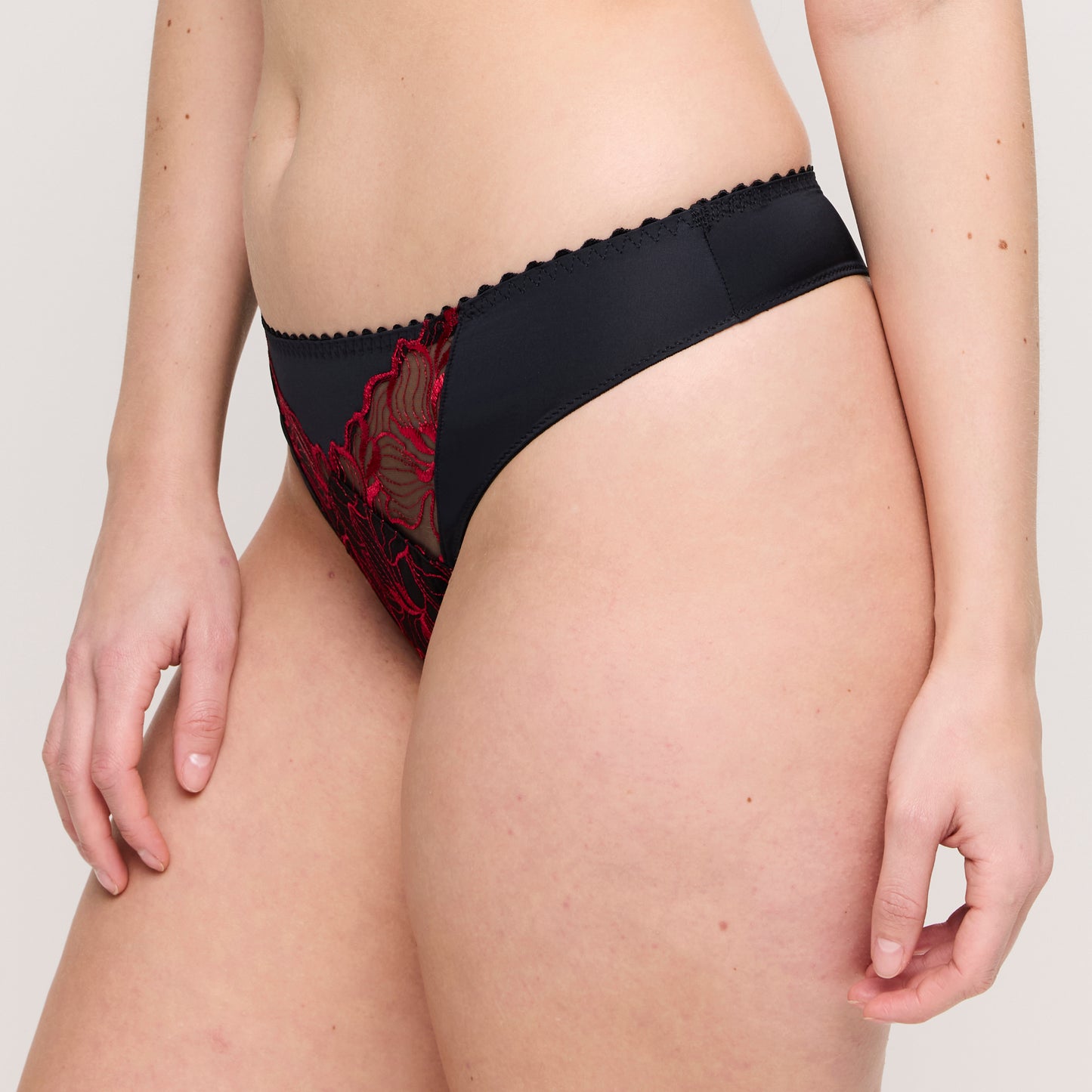 SPRINGDALE String (Black Rose) 38