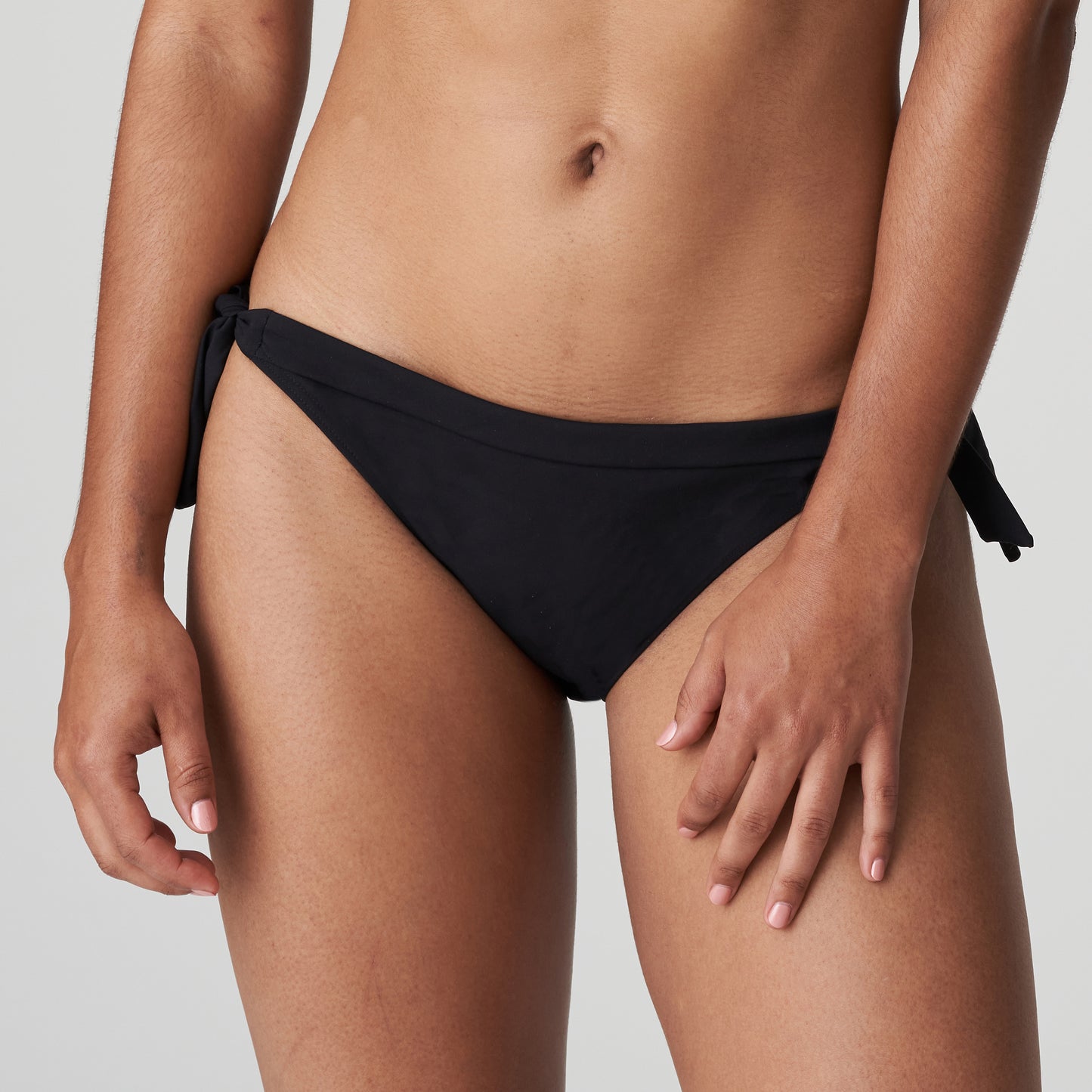 HOLIDAY Bikini Hüftslip mit Schnüren (Schwarz)