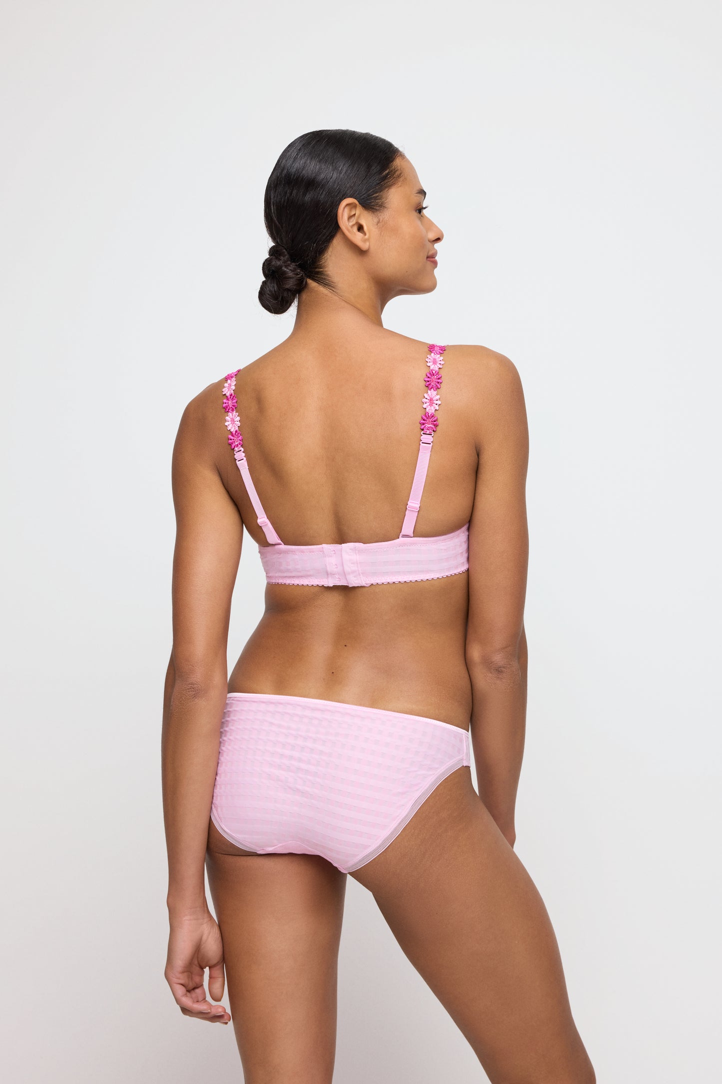 AVERO Rioslip (Lily Rose) 36