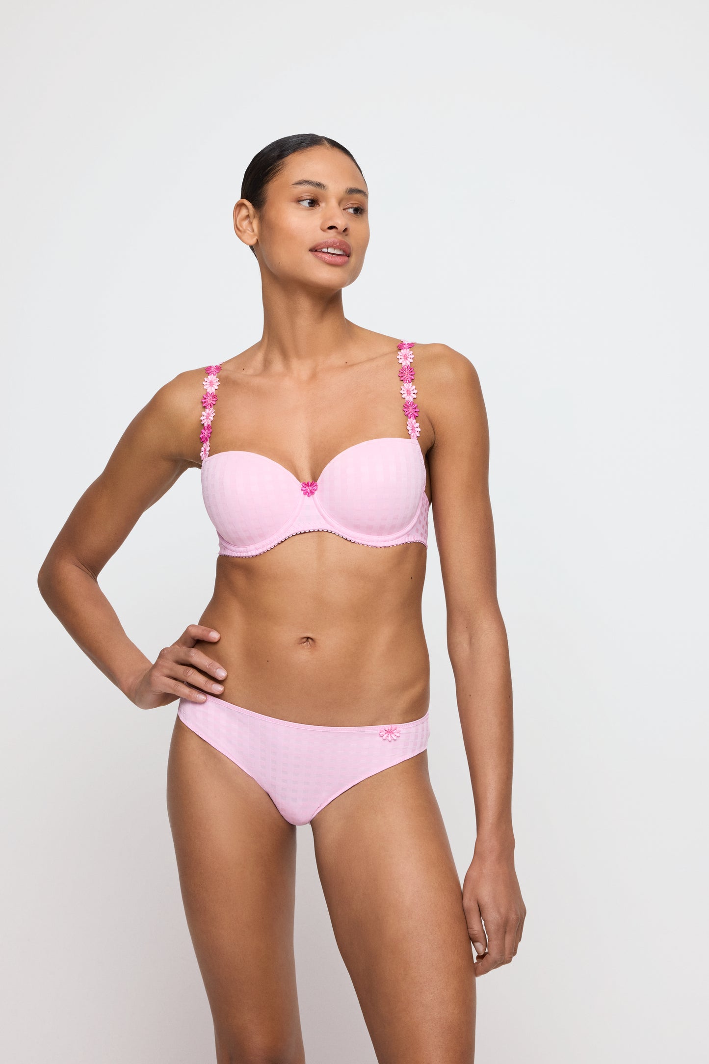 AVERO Rioslip (Lily Rose) 36
