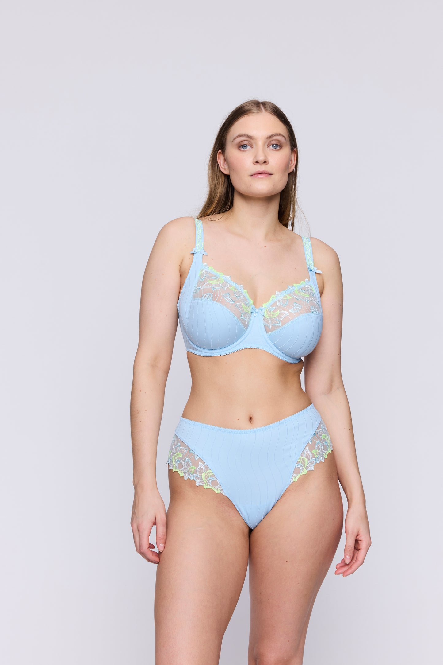 DEAUVILLE Luxus String (Milky Blue)