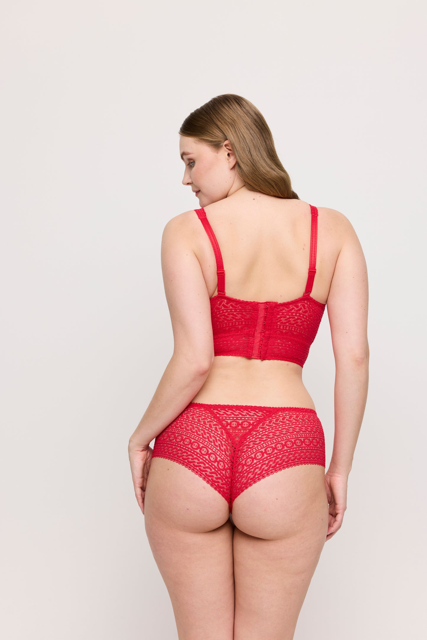 MONTARA Luxus String (True Red) 38
