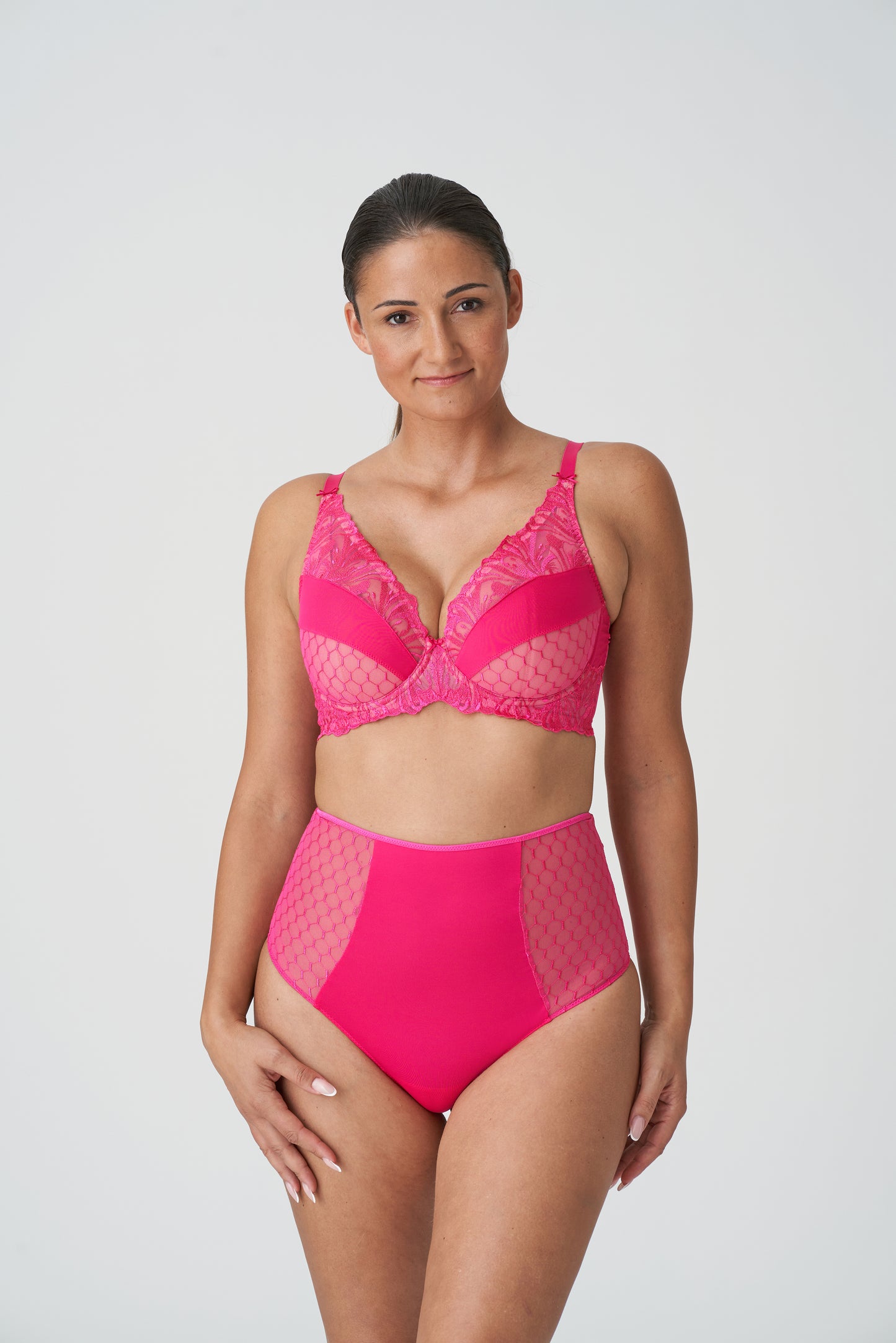 DISAH Tiefdekollierter BH halbunterlegt (Electric Pink)
