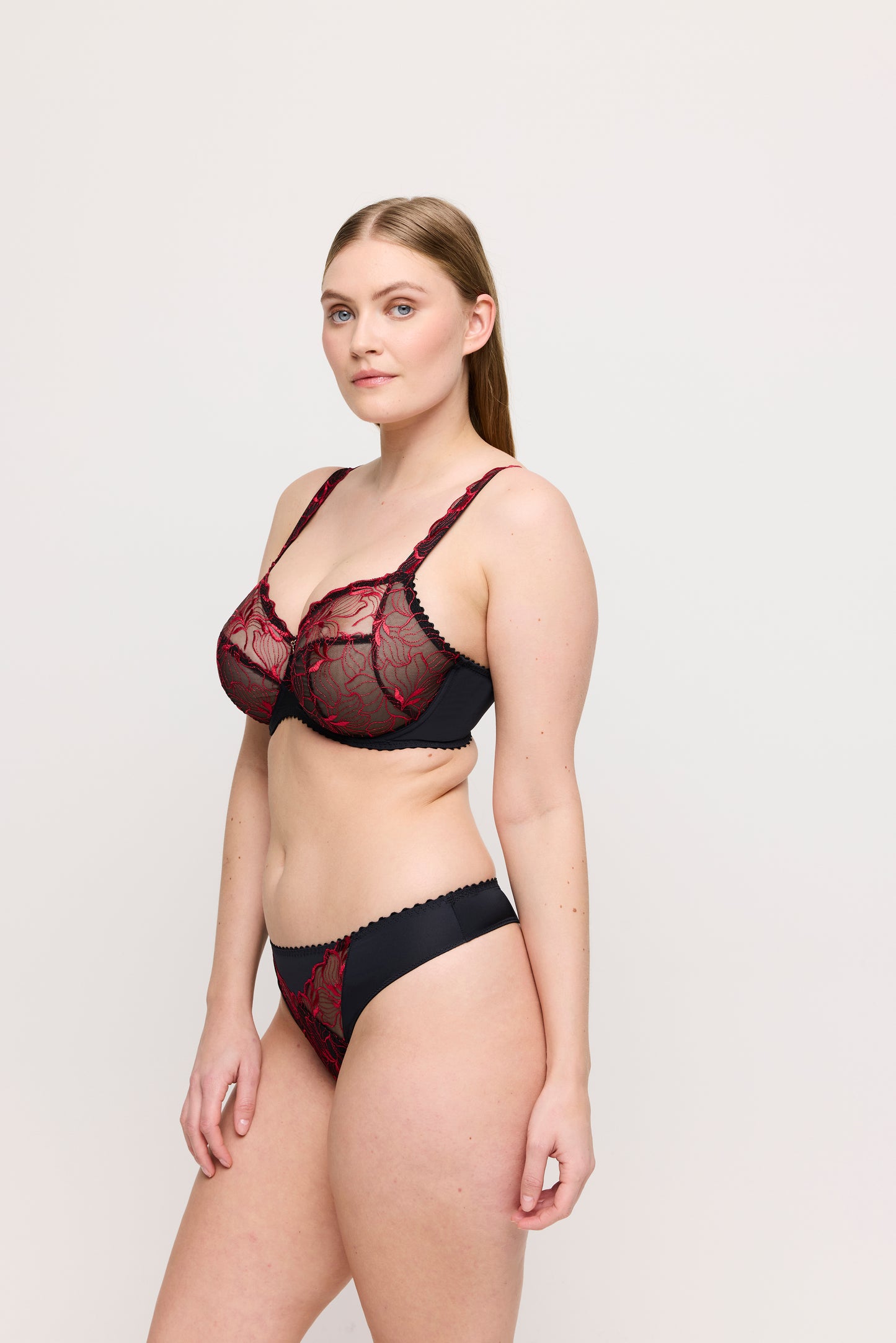 SPRINGDALE String (Black Rose) 38