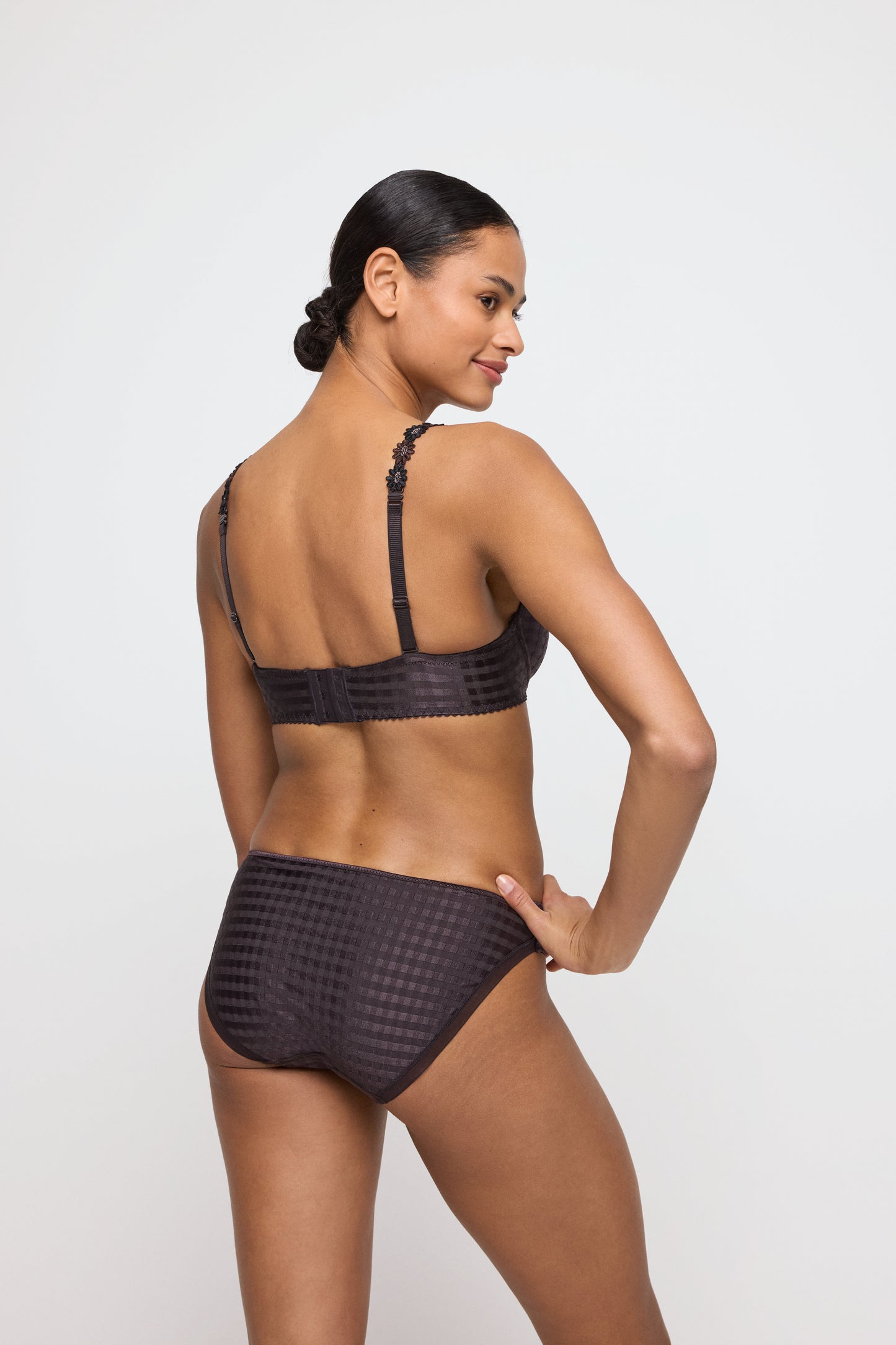 AVERO Rioslip (Sweet Chocolate) 36