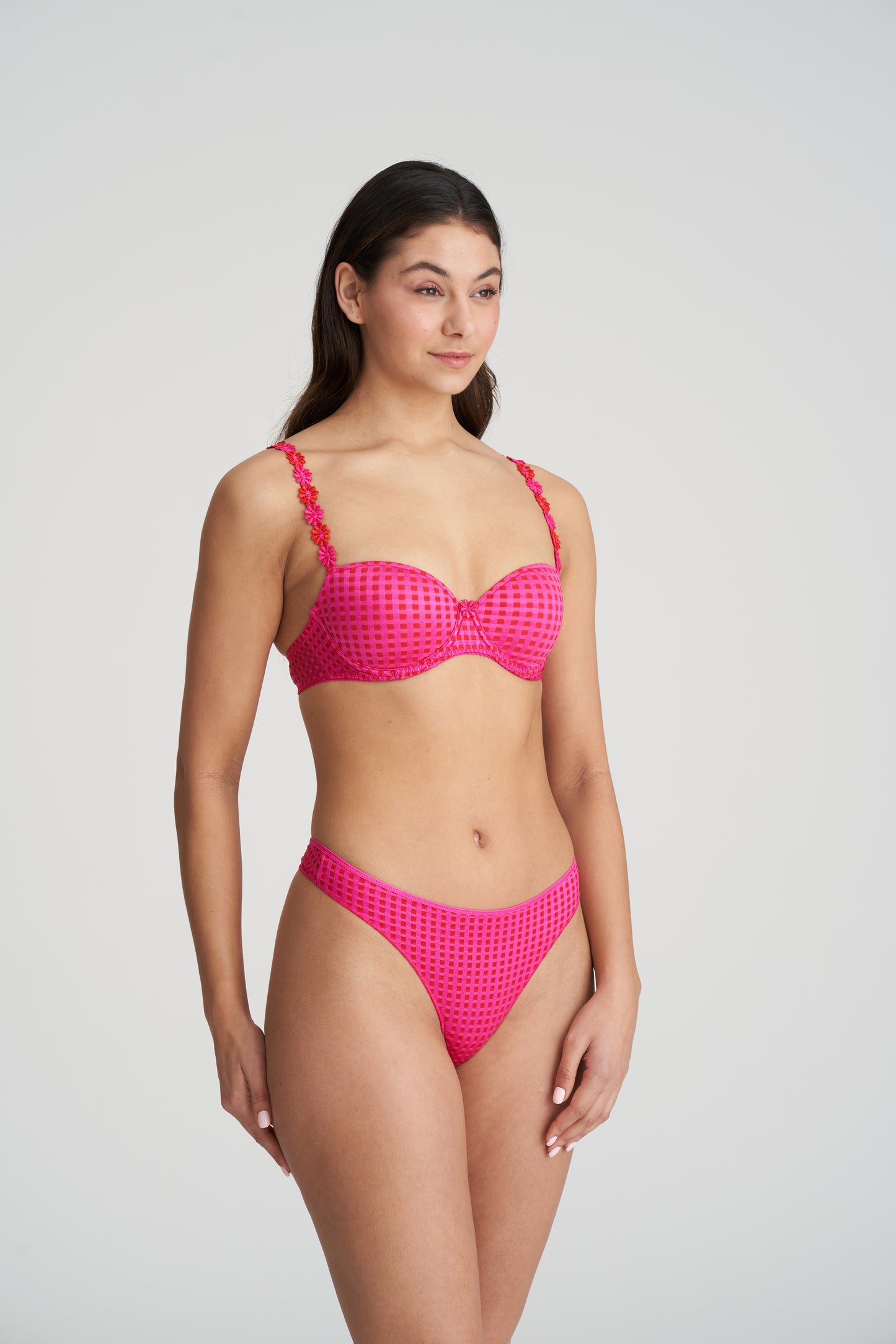 AVERO String (Electric Pink)