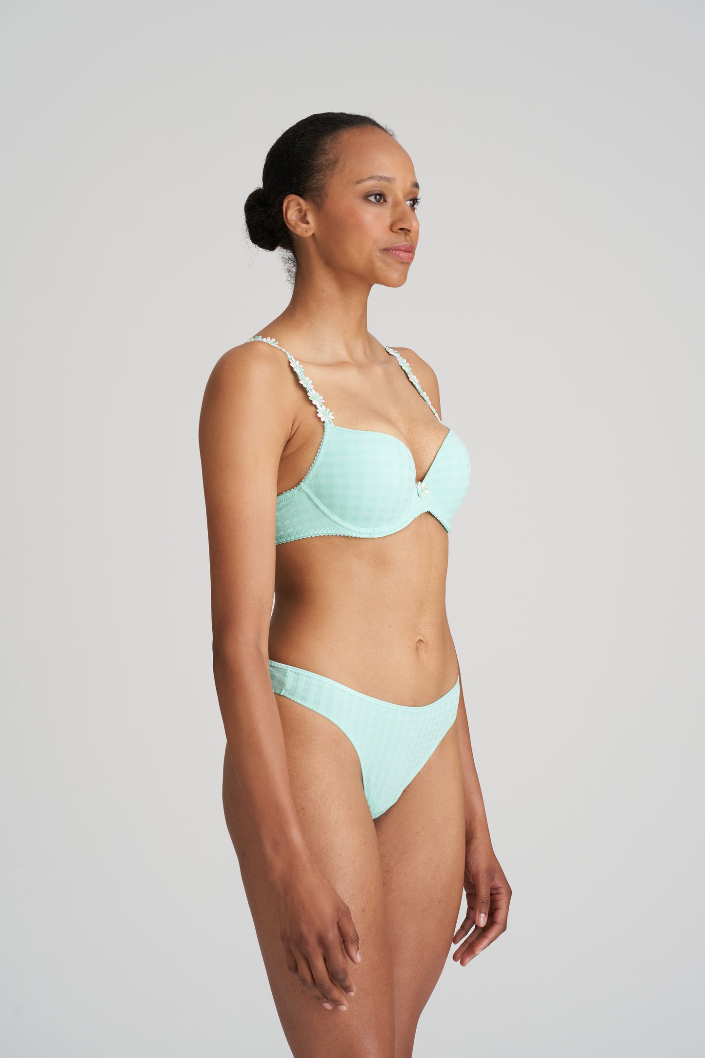 AVERO String (Miami Mint)