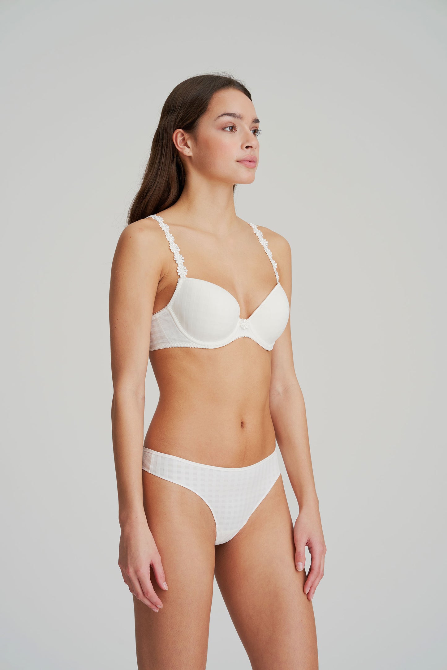 AVERO String (Natur)