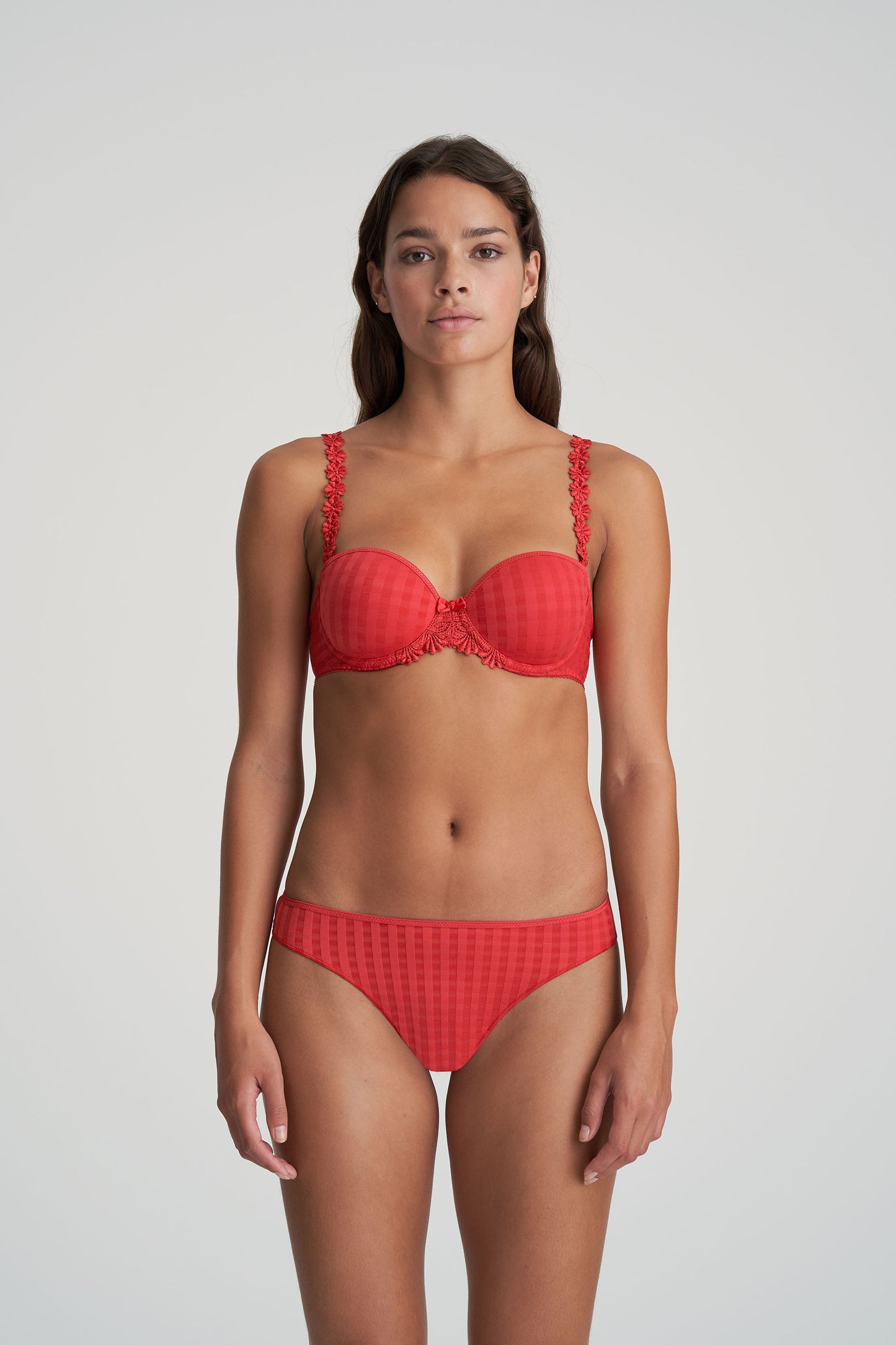 AVERO String (Scarlet)