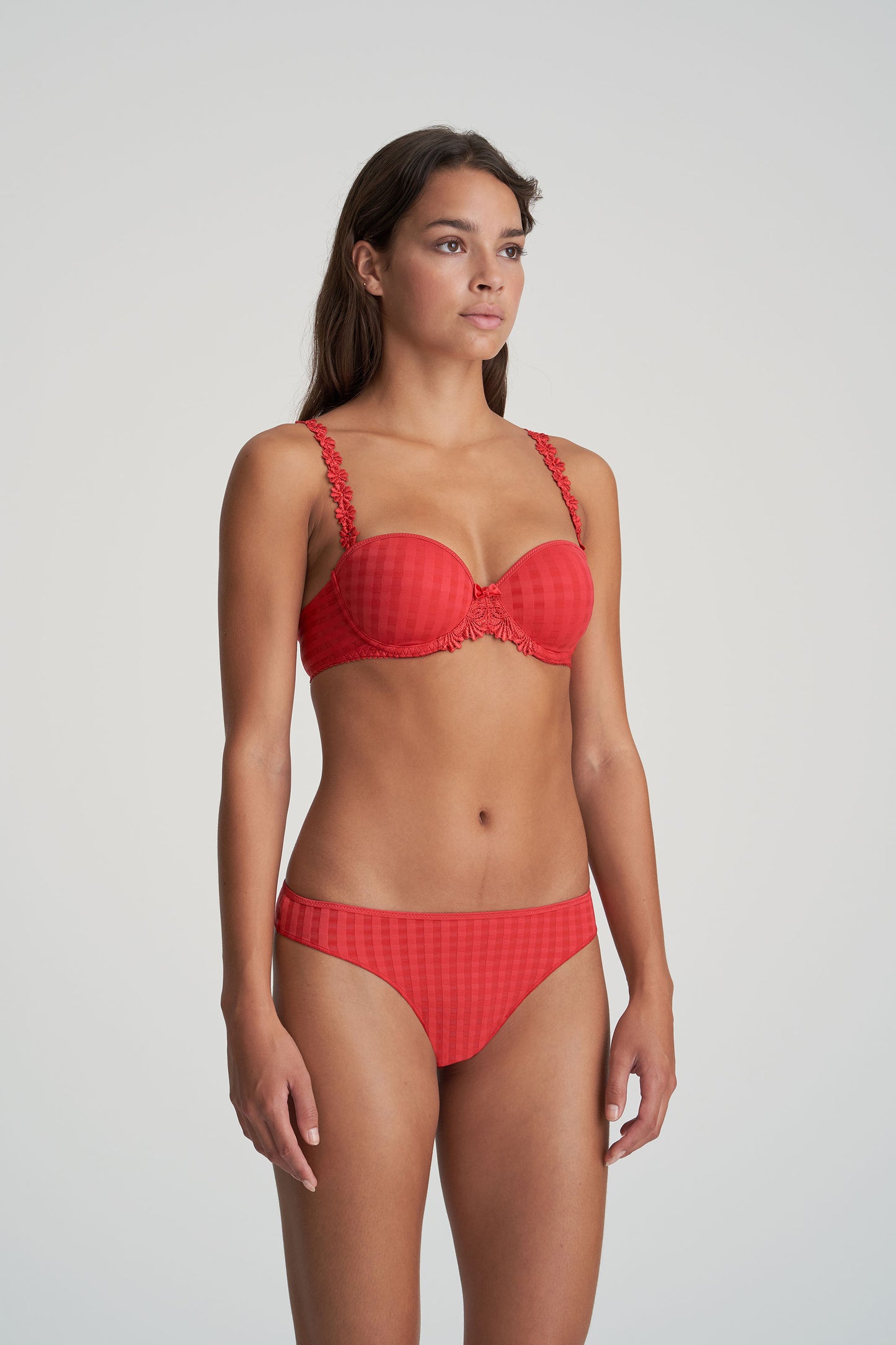 AVERO String (Scarlet)