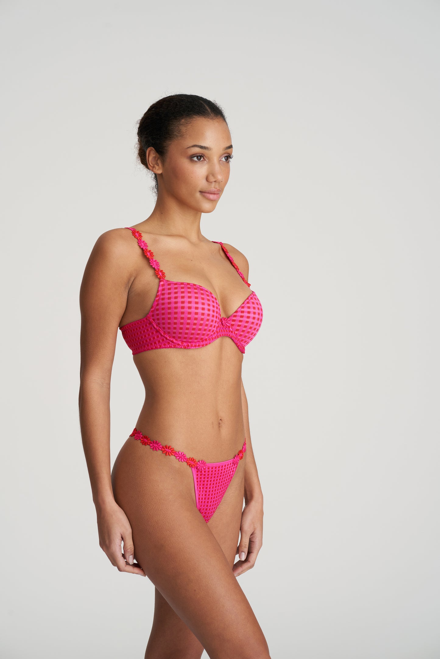 AVERO String (Electric Pink)