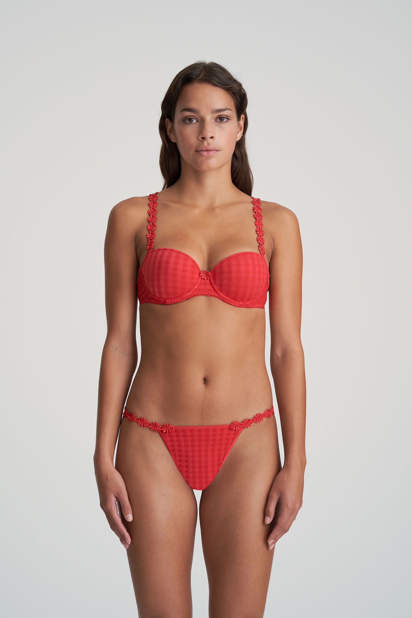 AVERO String (Scarlet)