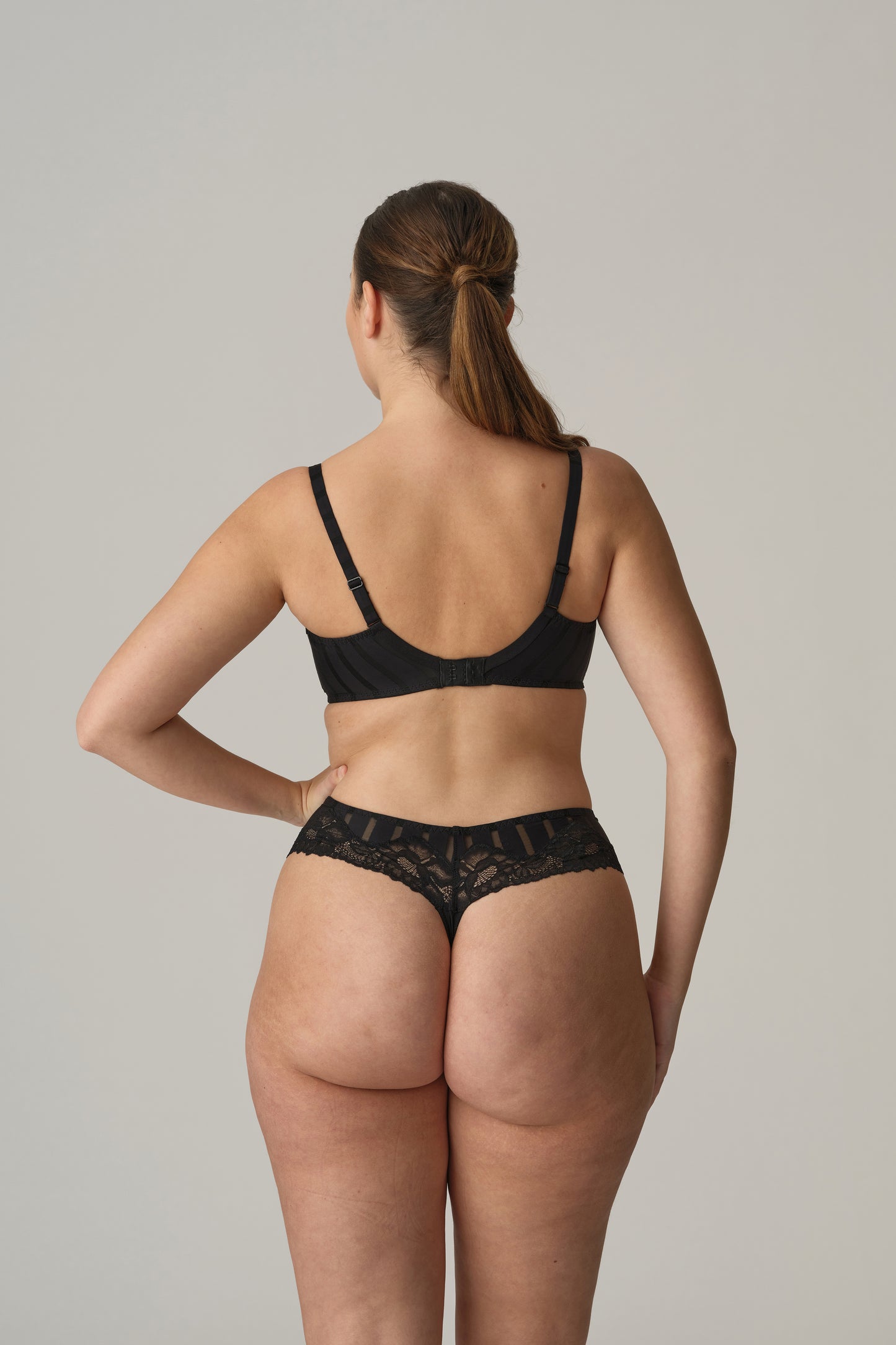MALDIVES String (Schwarz)