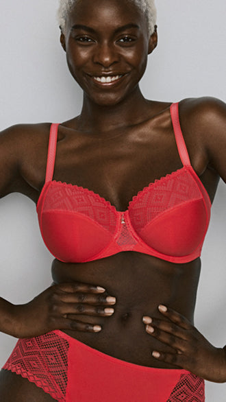 Grace Bay von PrimaDonna Twist – minimalistische Damen-BH-Serie in warmem Korallenrot, mit feiner Spitze, nicht unterlegtem Bügel-BH und stylischen, sichtbaren Trägern.