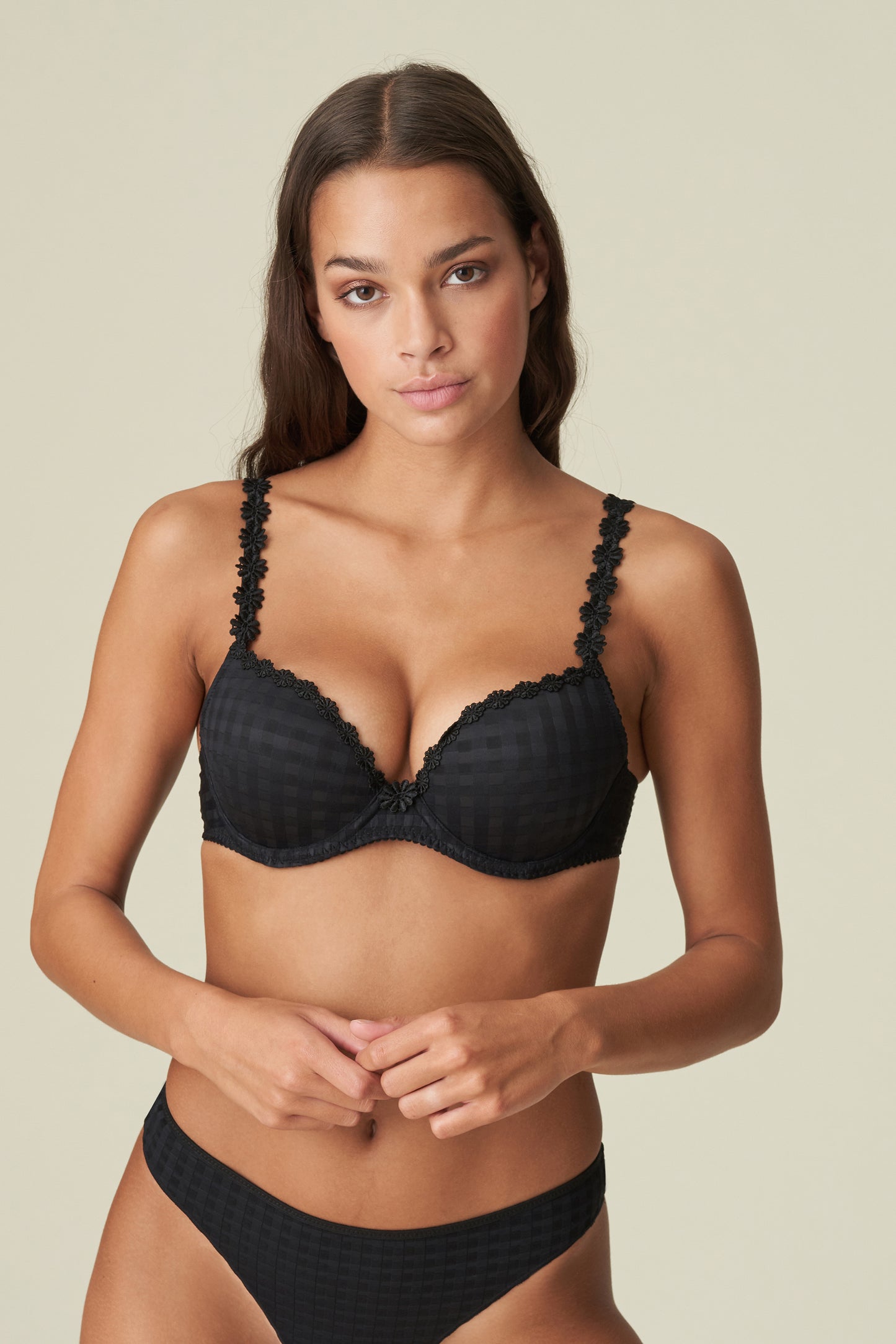 AVERO Push-up BH (Schwarz)