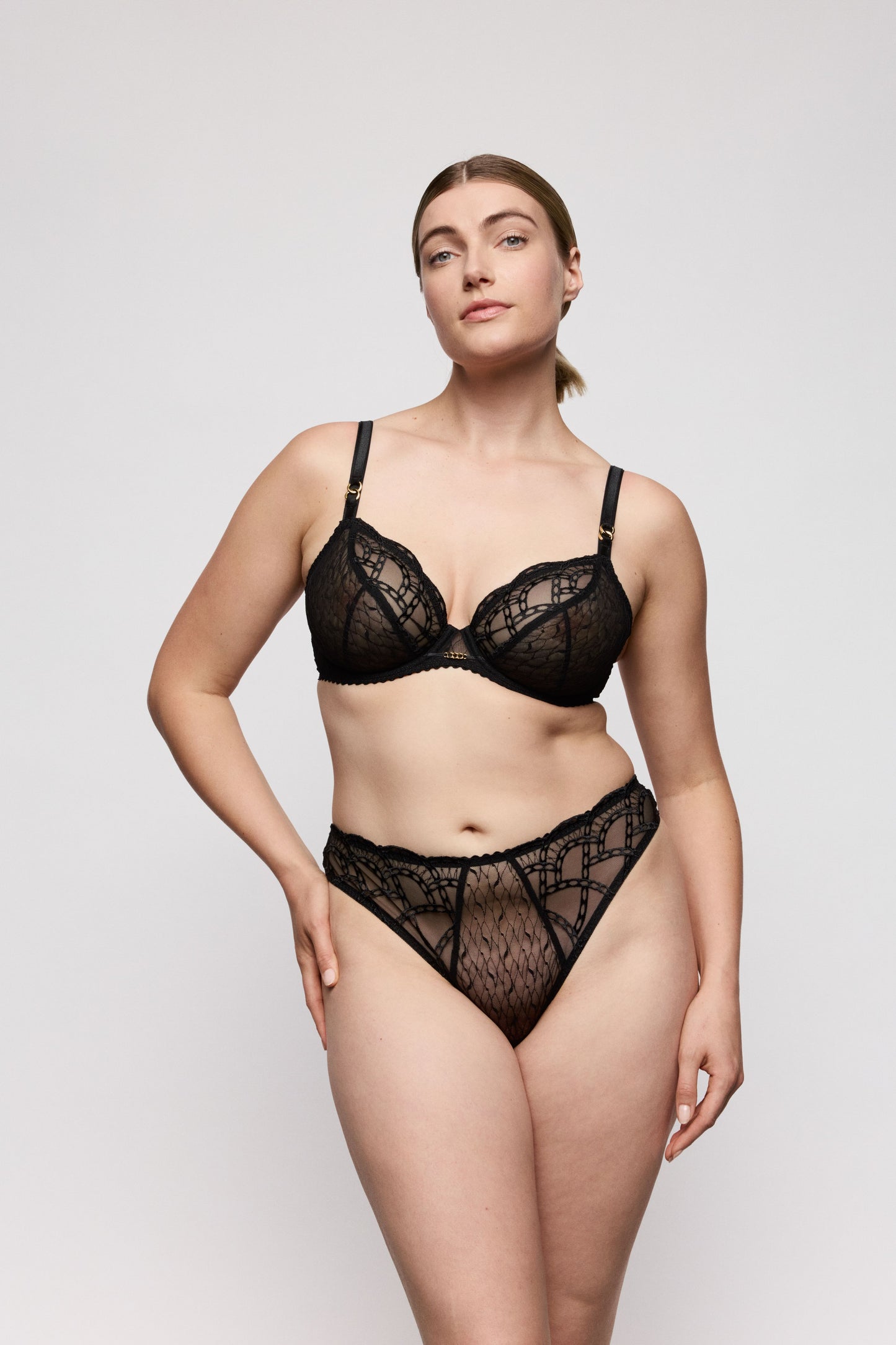 NAICA Tiefdekolletierter BH