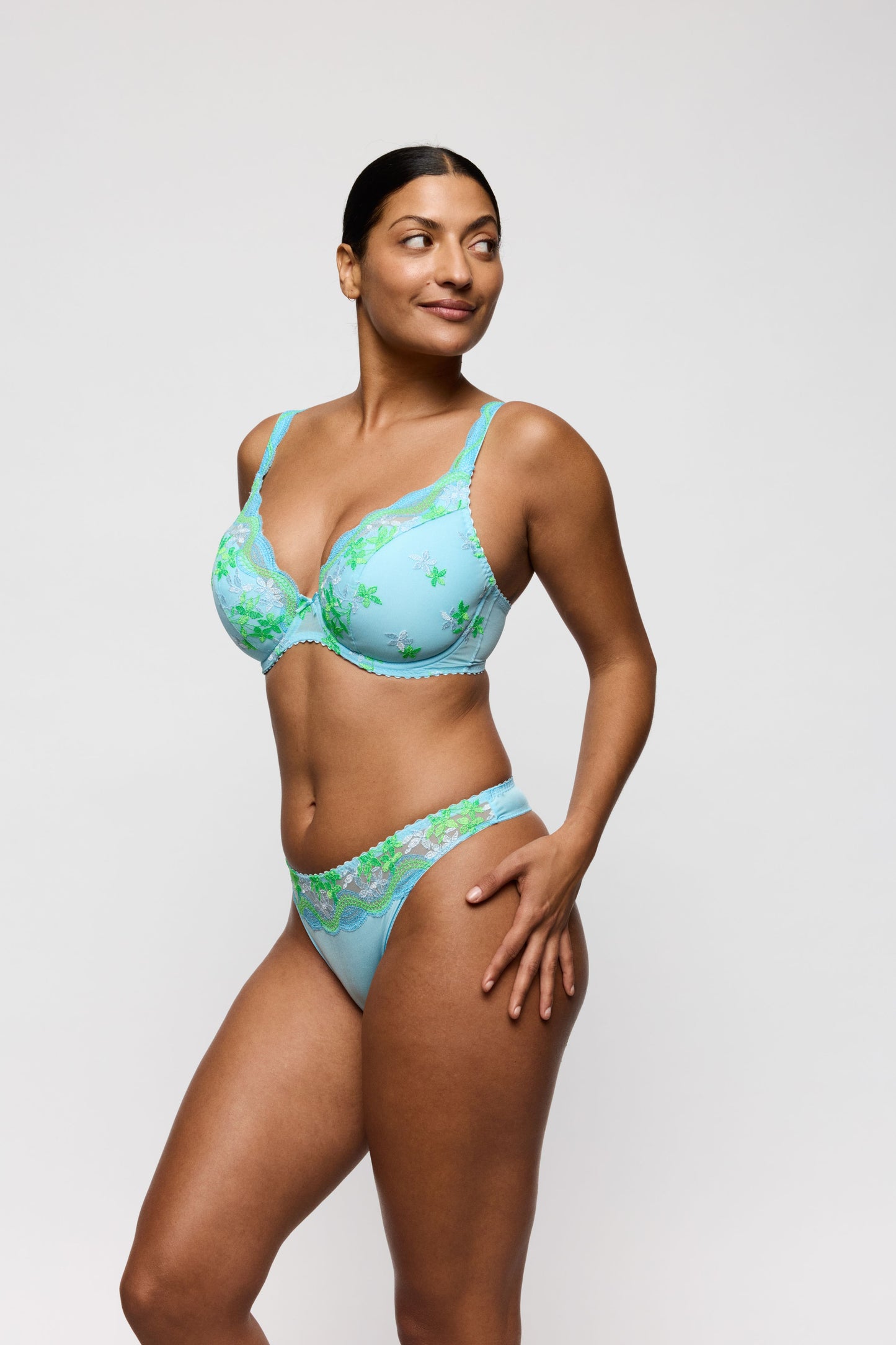 CALA LUNA Halb Unterlegter BH Tiefdekolletiert