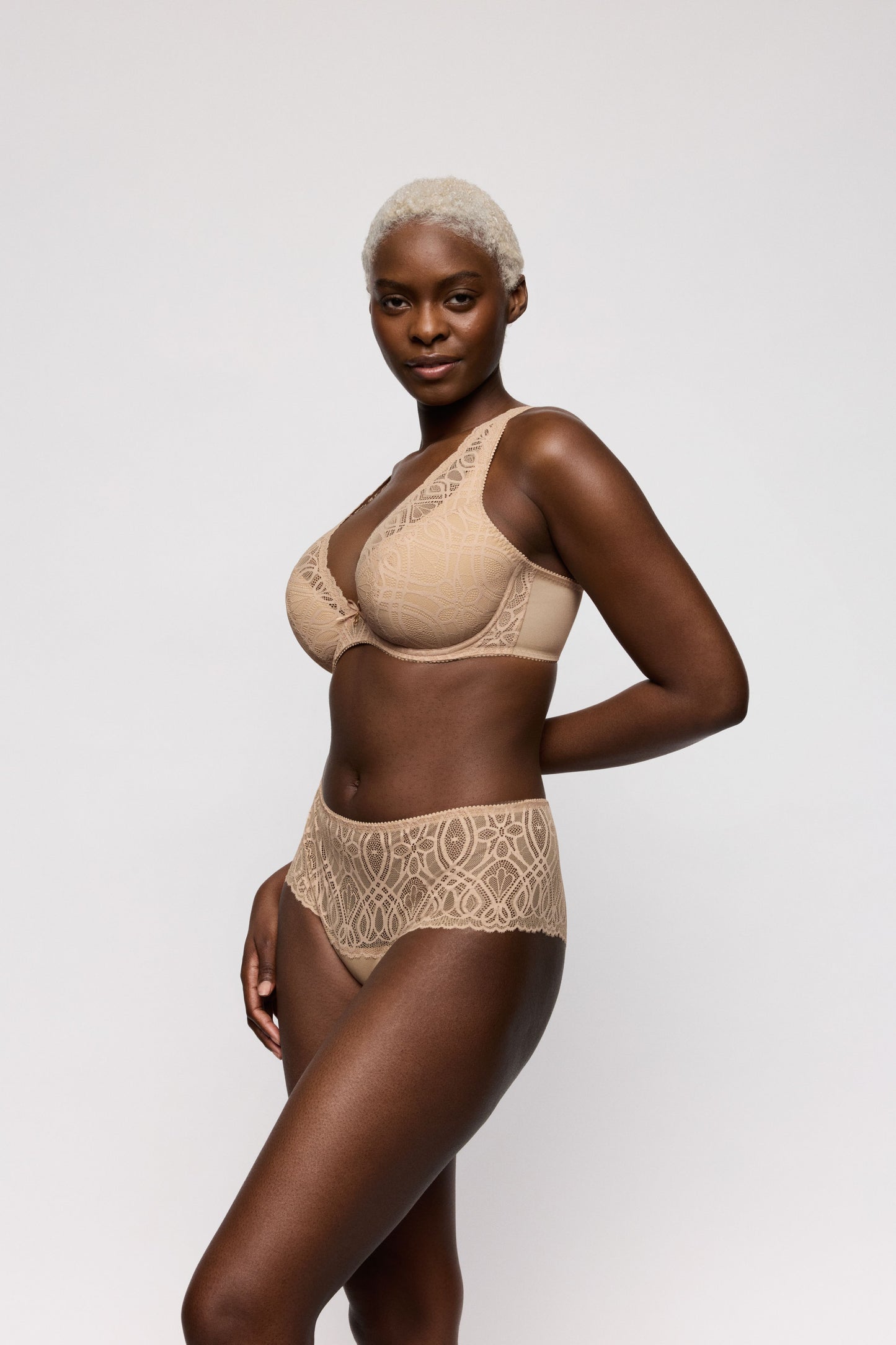 SALERNO Luxus String