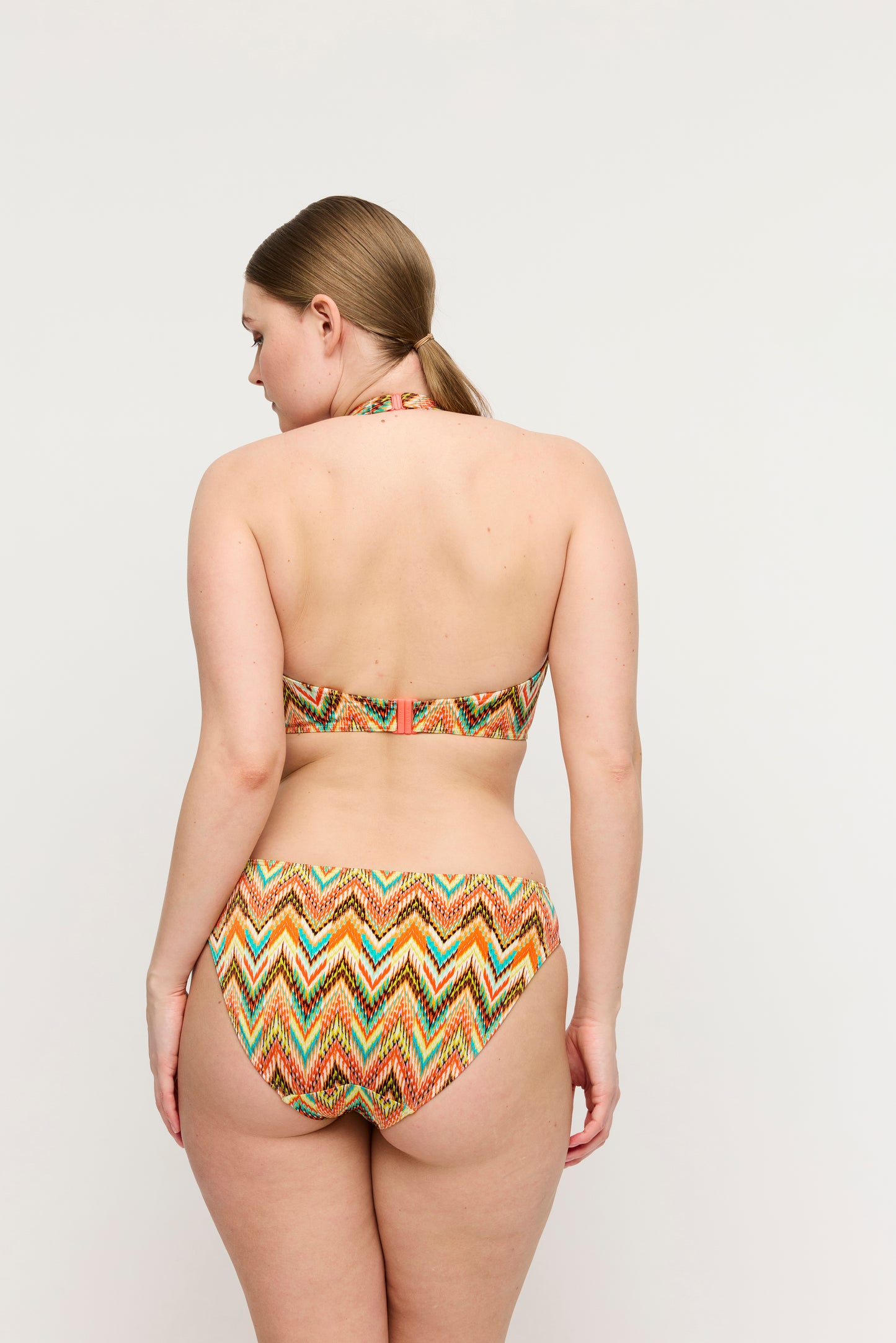 TUBOU halb unterlegter Bikini tief.