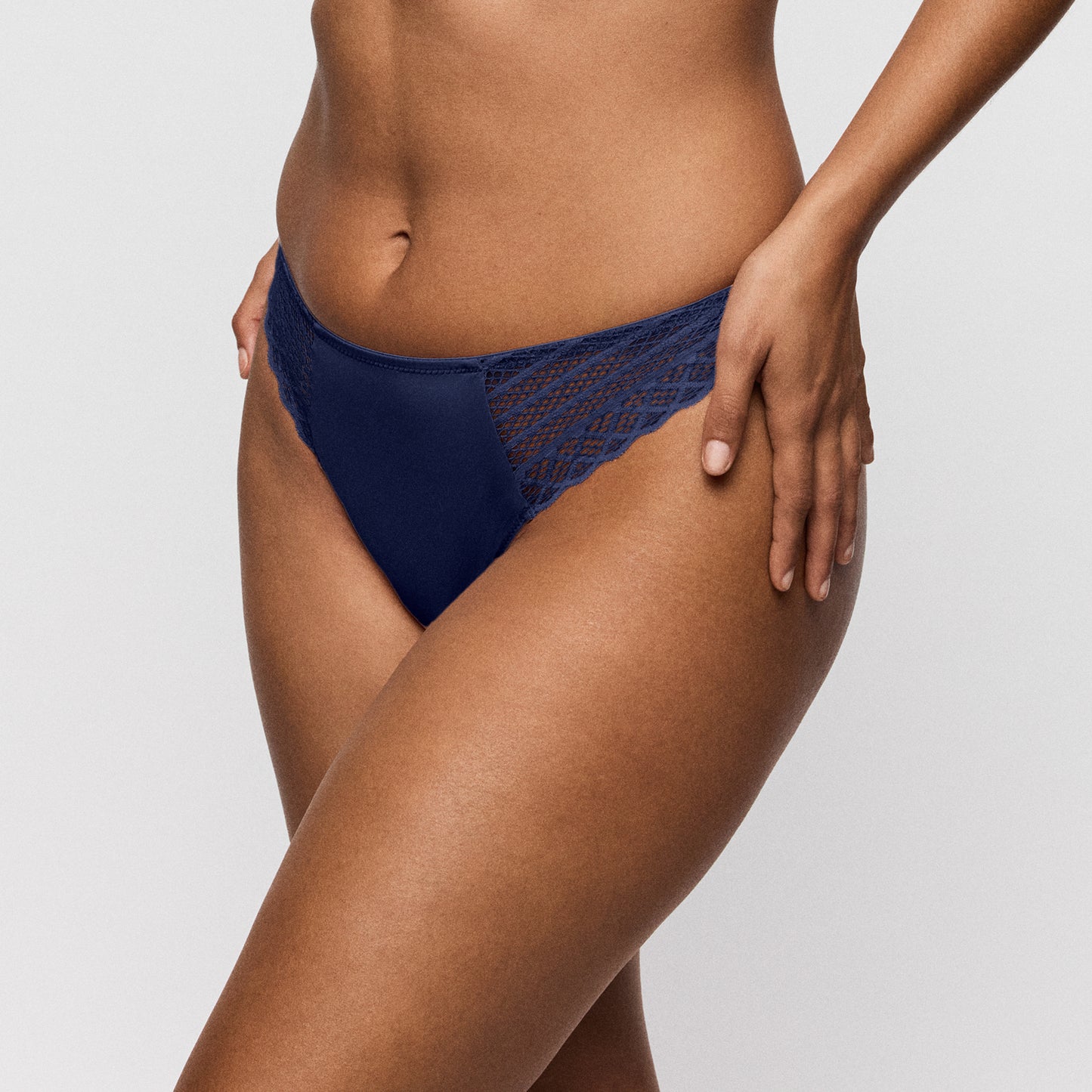 TWIST SIDE String