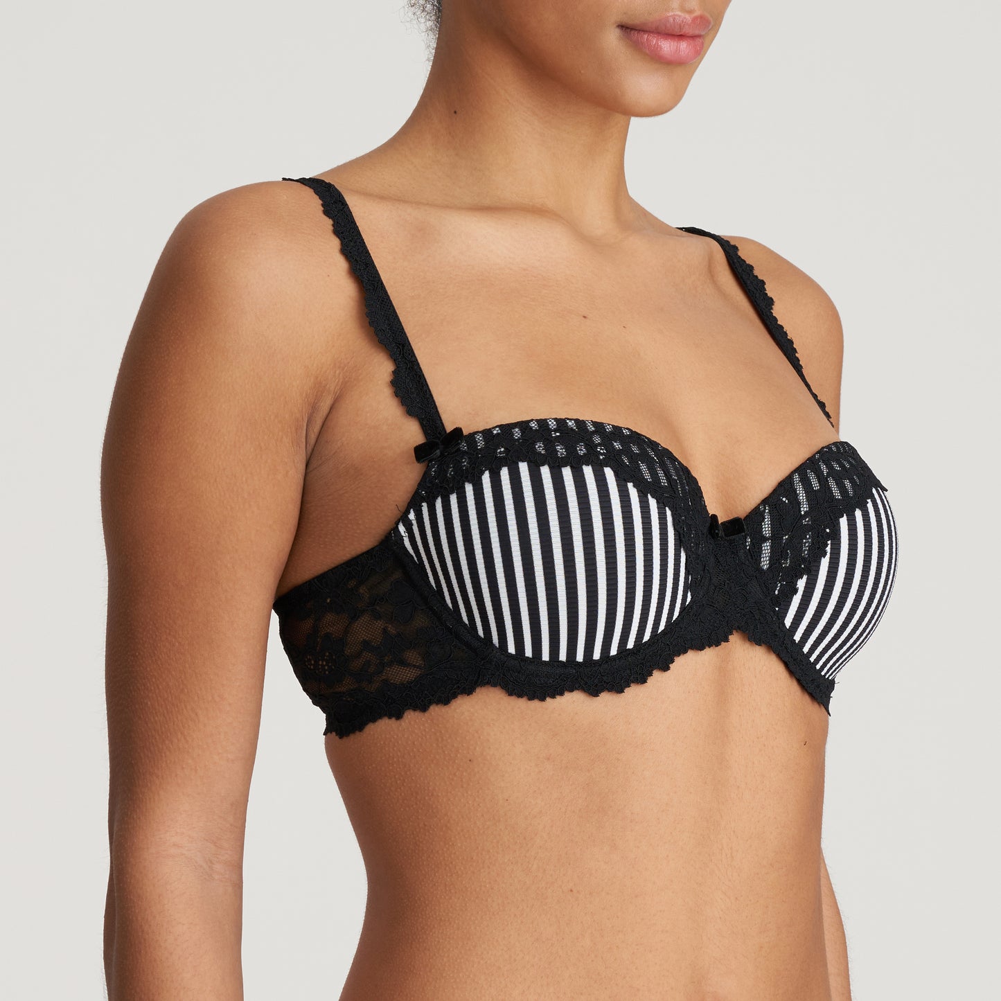 SYDNY Unterlegter BH (Tuxedo Black)