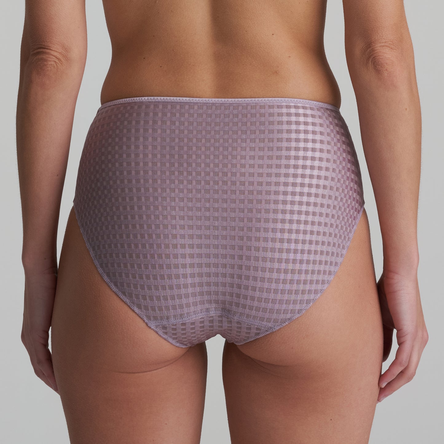 AVERO Taillenslip (Soft Sand)