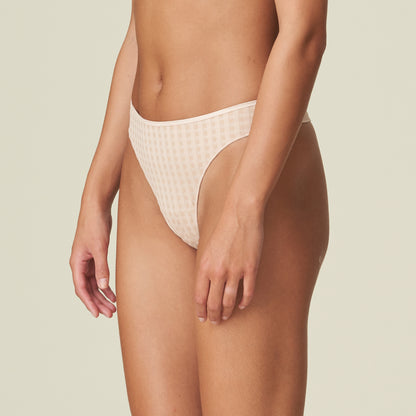 AVERO String