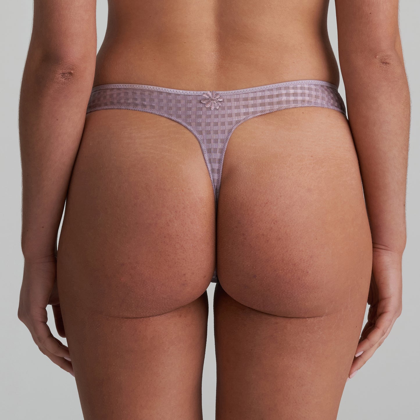 AVERO String (Soft Sand)