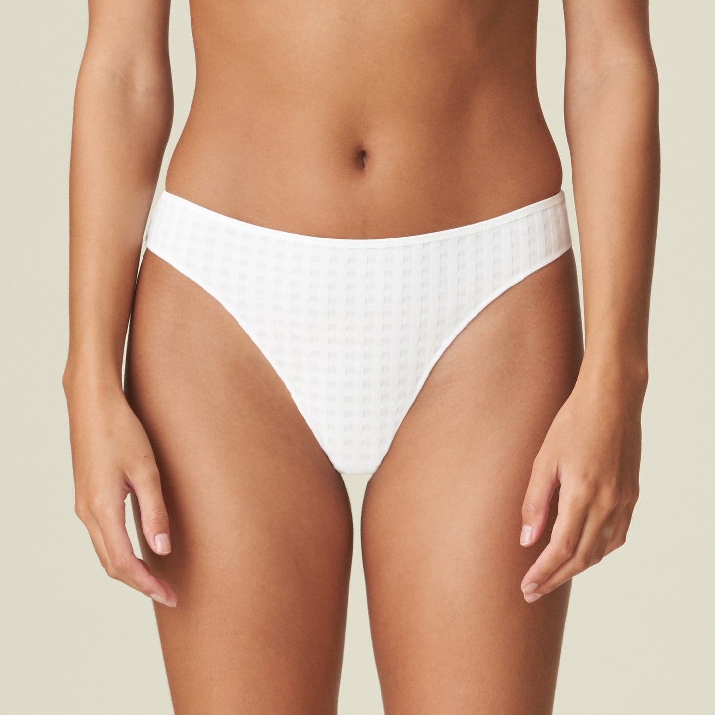 AVERO String (Weiss)