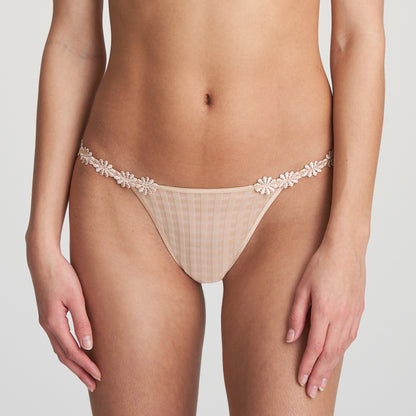 AVERO Mini String