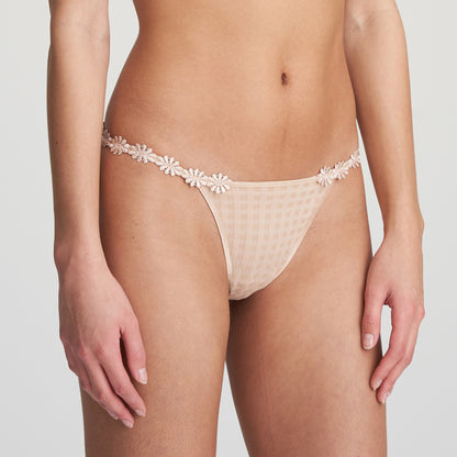 AVERO Mini String