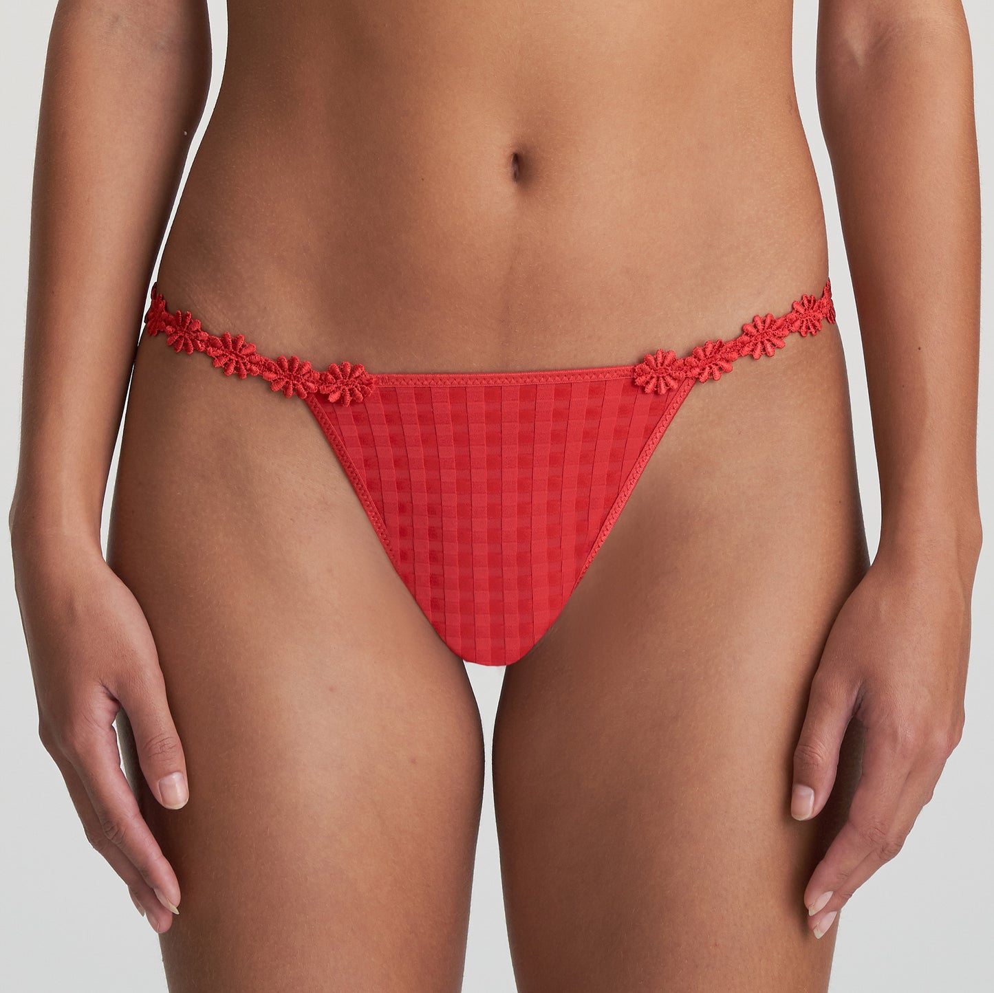 AVERO String (Scarlet)
