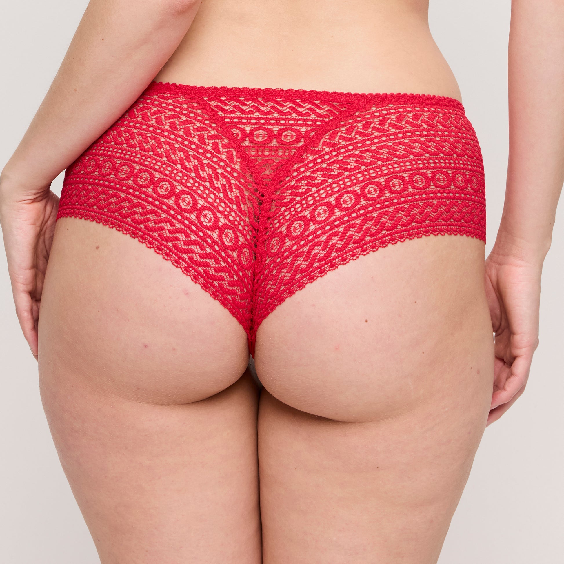 MONTARA Luxus String (True Red) 38