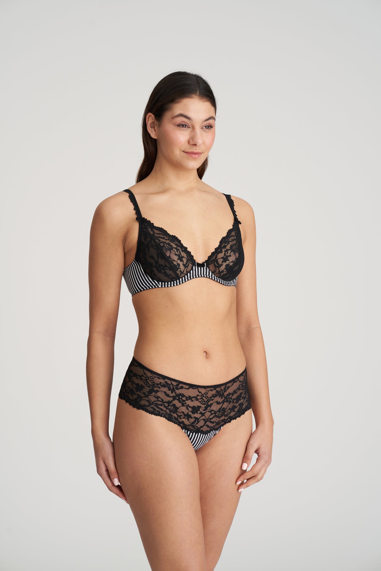 SYDNY Tiefdekolletierter BH (Tuxedo Black)