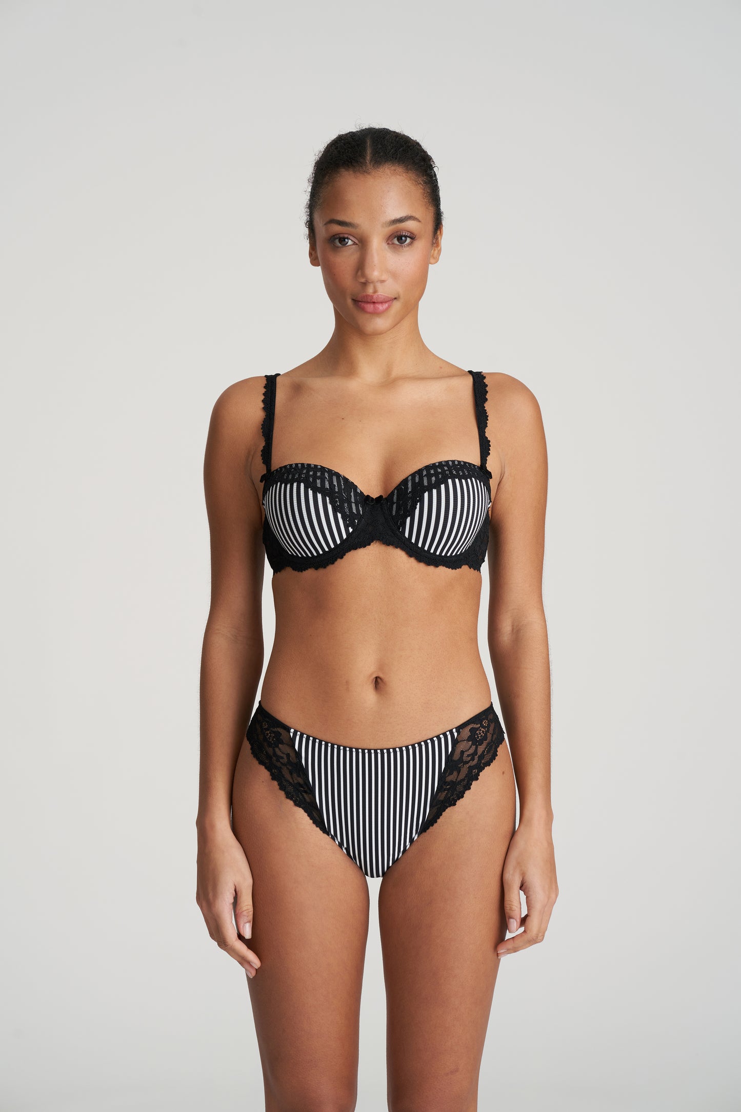 SYDNY Unterlegter BH (Tuxedo Black)