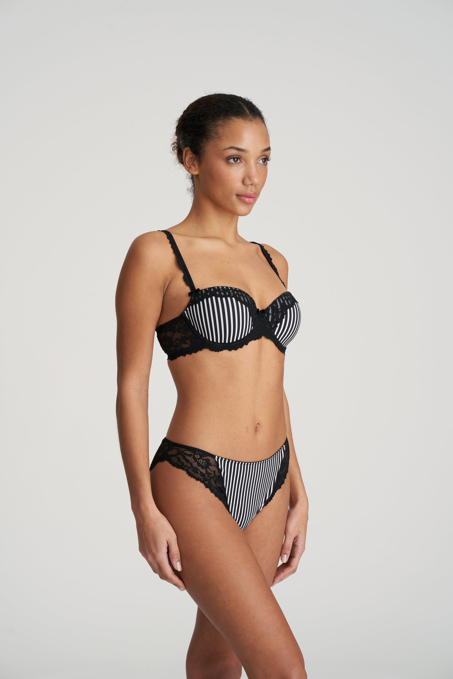 SYDNY Unterlegter BH (Tuxedo Black)