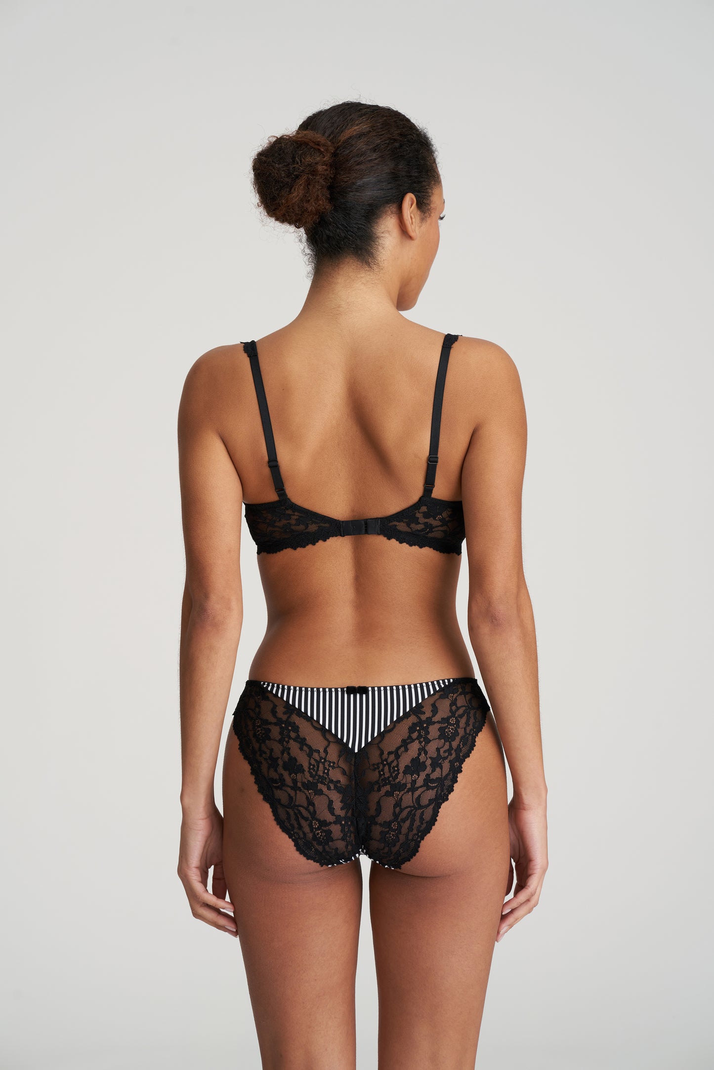 SYDNY Unterlegter BH (Tuxedo Black)