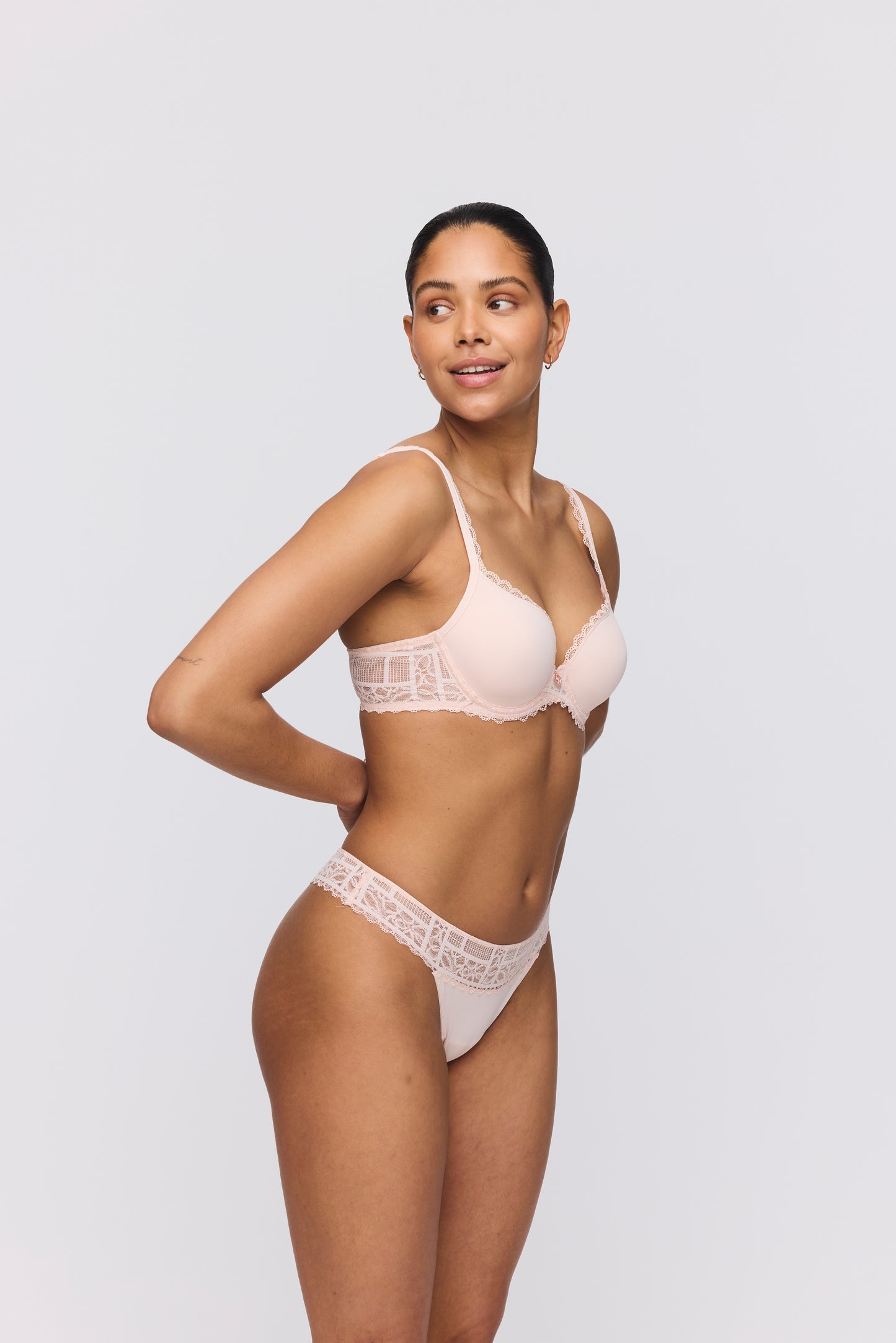 JADEI String (Glossy Pink)