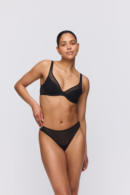 BASYL Halb Unterlegter-BH Tiefdekolletiert