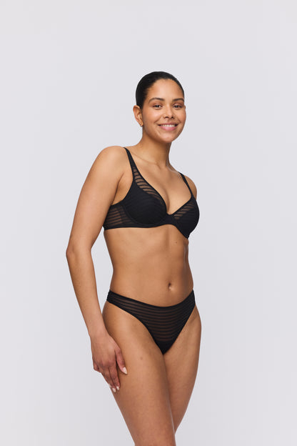 BASYL Halb Unterlegter-BH Tiefdekolletiert