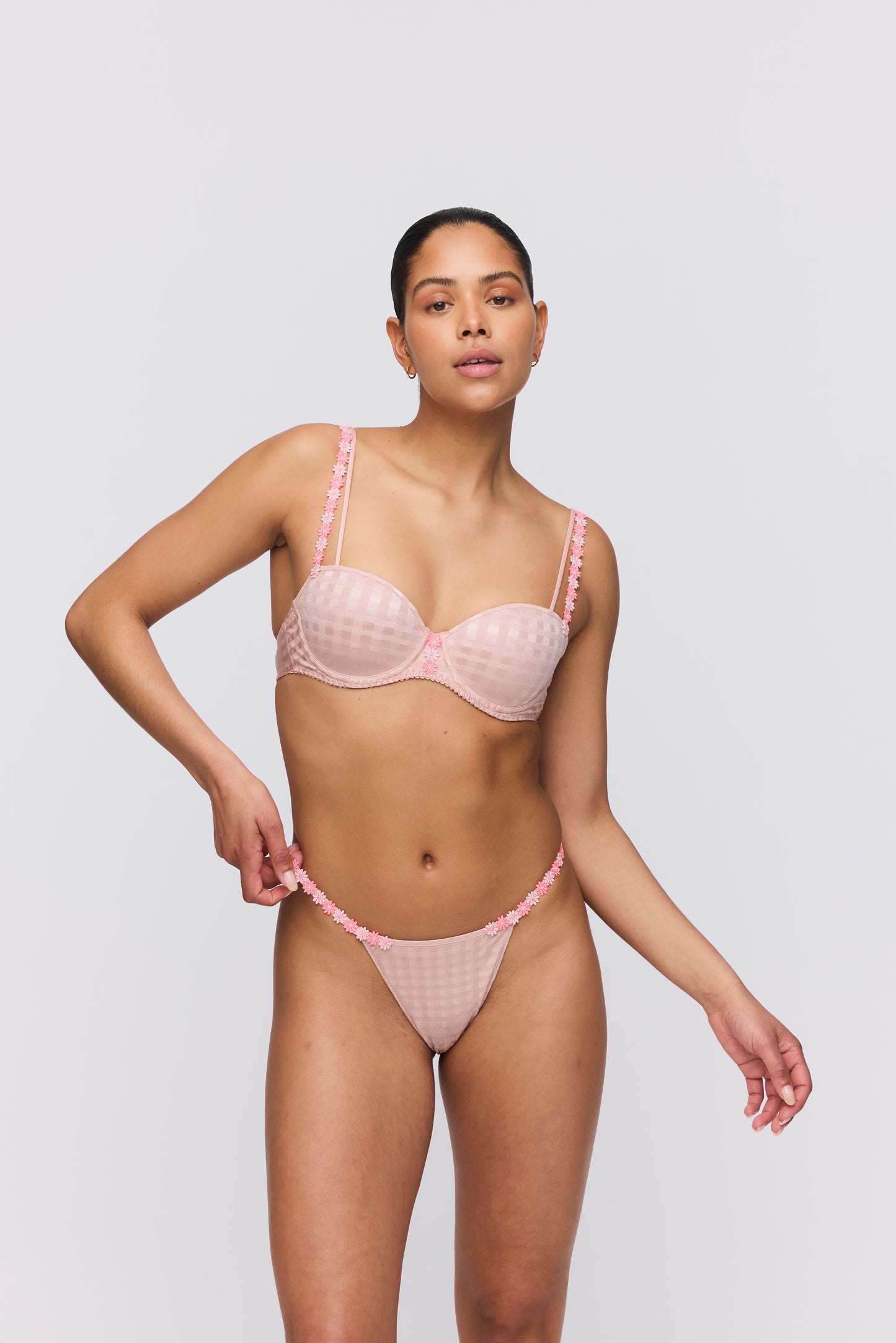 AVERO TINY String (Powder Rose)