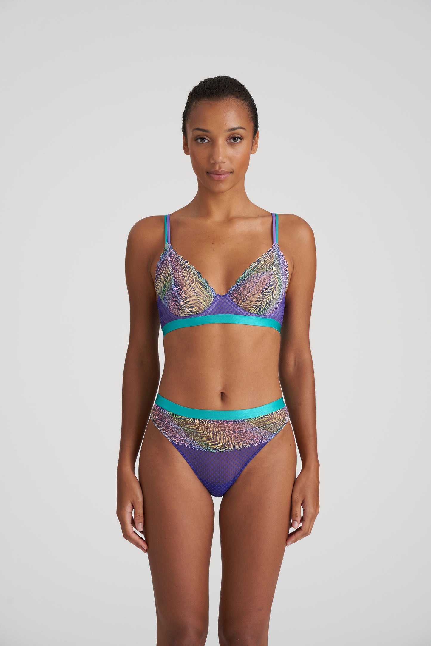 CILLIAN Tiefdekolletierter Longline BH (Candy Pop)