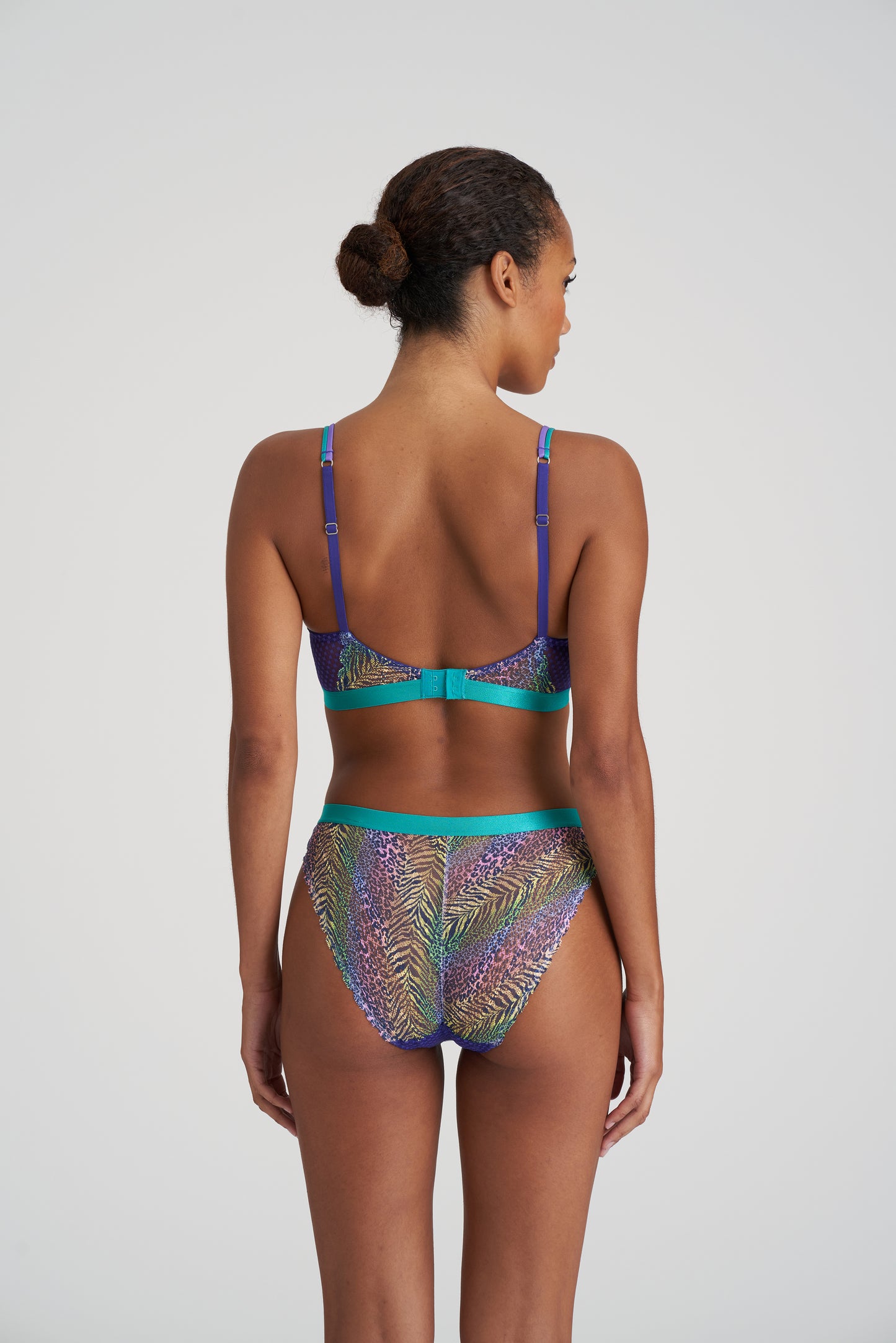 CILLIAN Tiefdekolletierter Longline BH (Candy Pop)